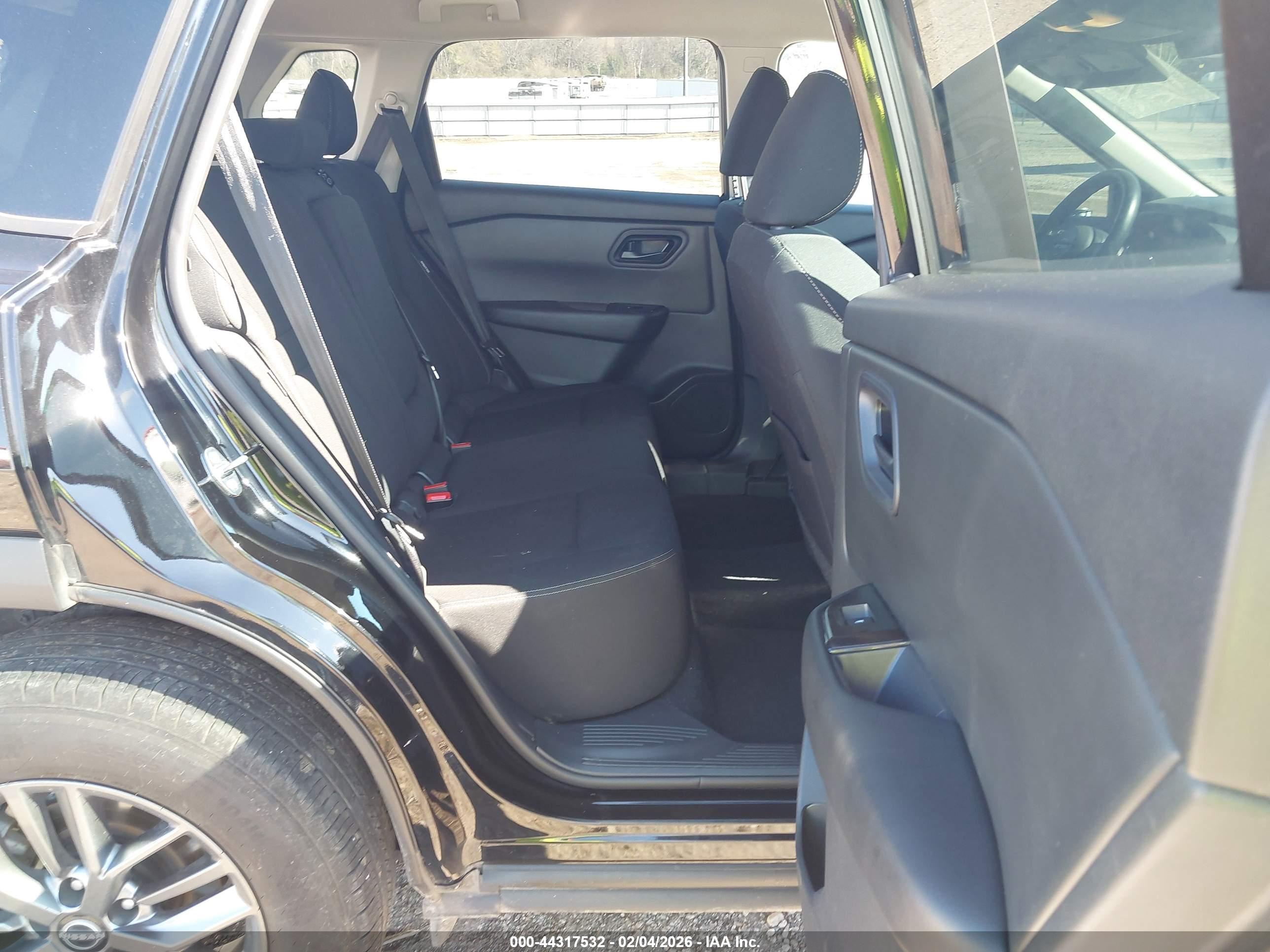 NISSAN ROGUE image 8