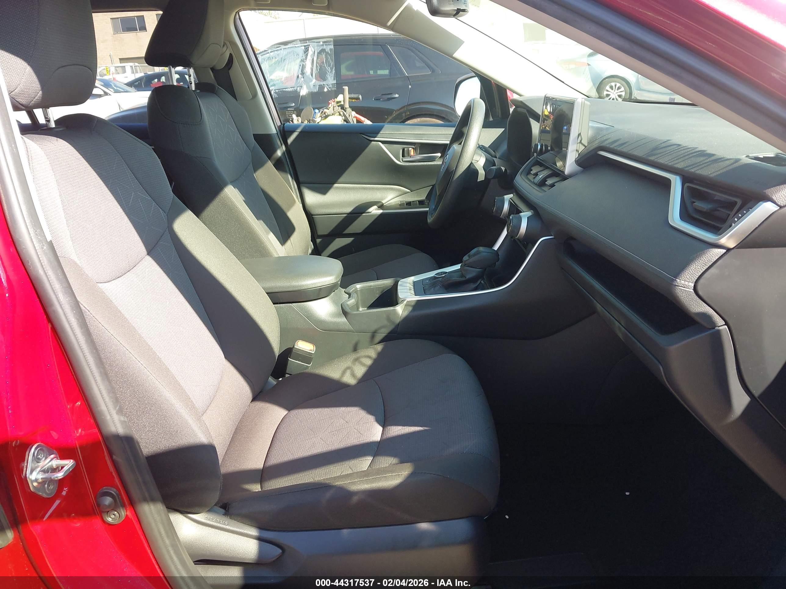 TOYOTA RAV4 image 5