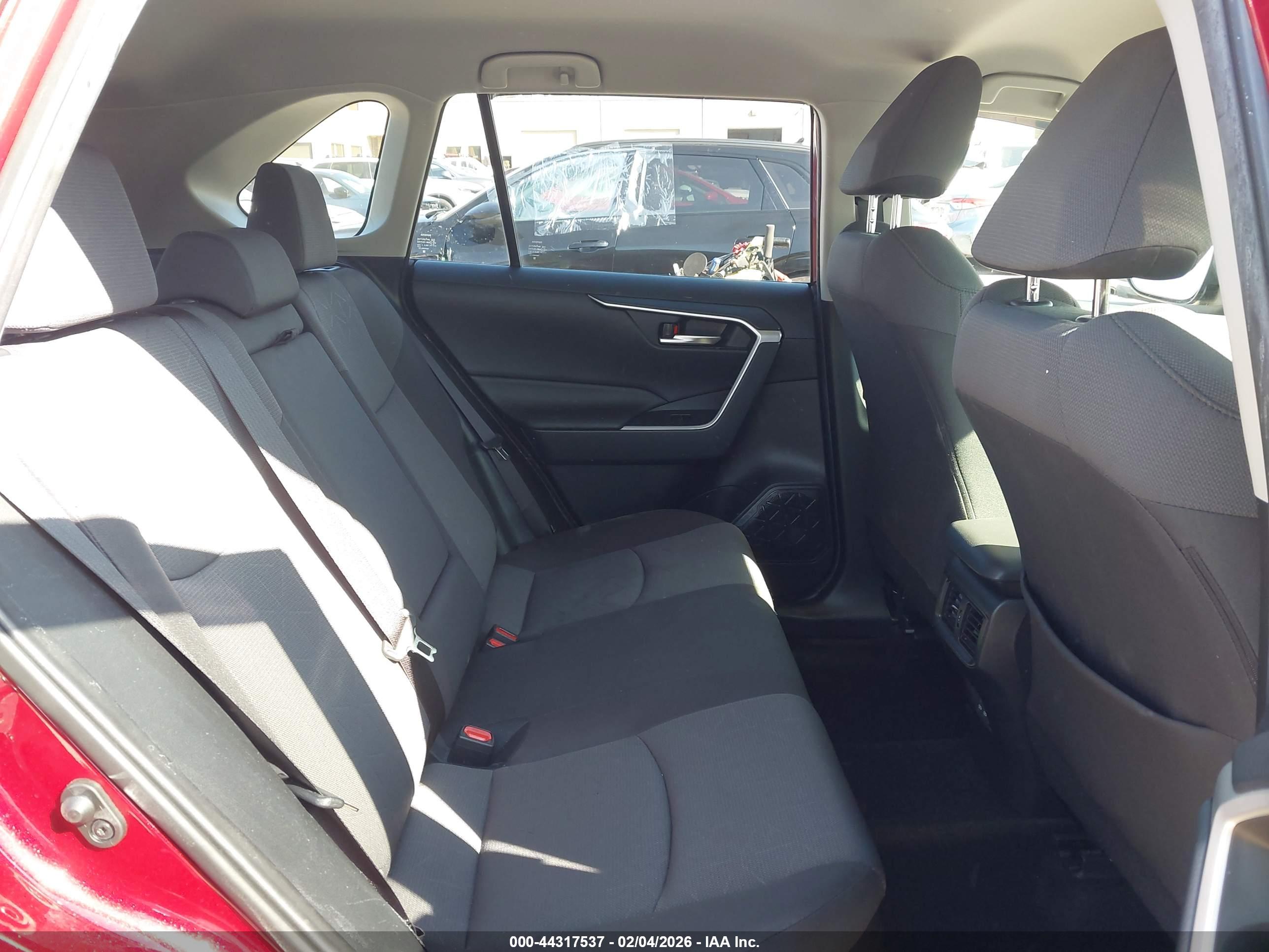 TOYOTA RAV4 image 8