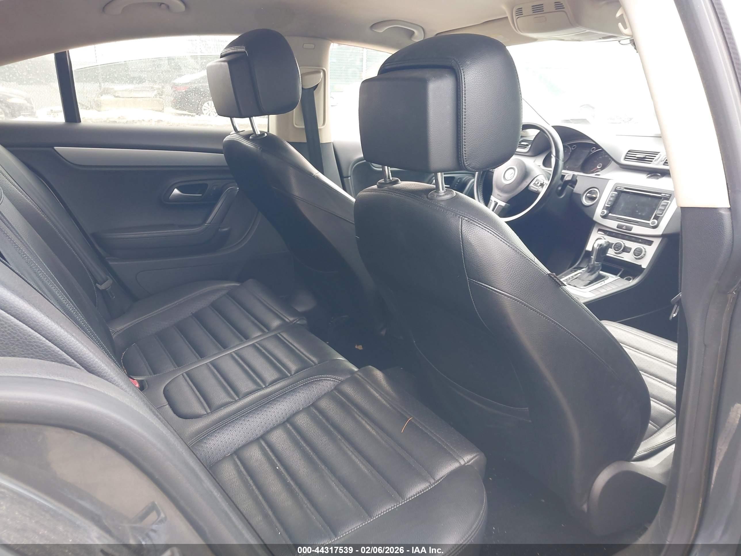 VOLKSWAGEN CC image 8