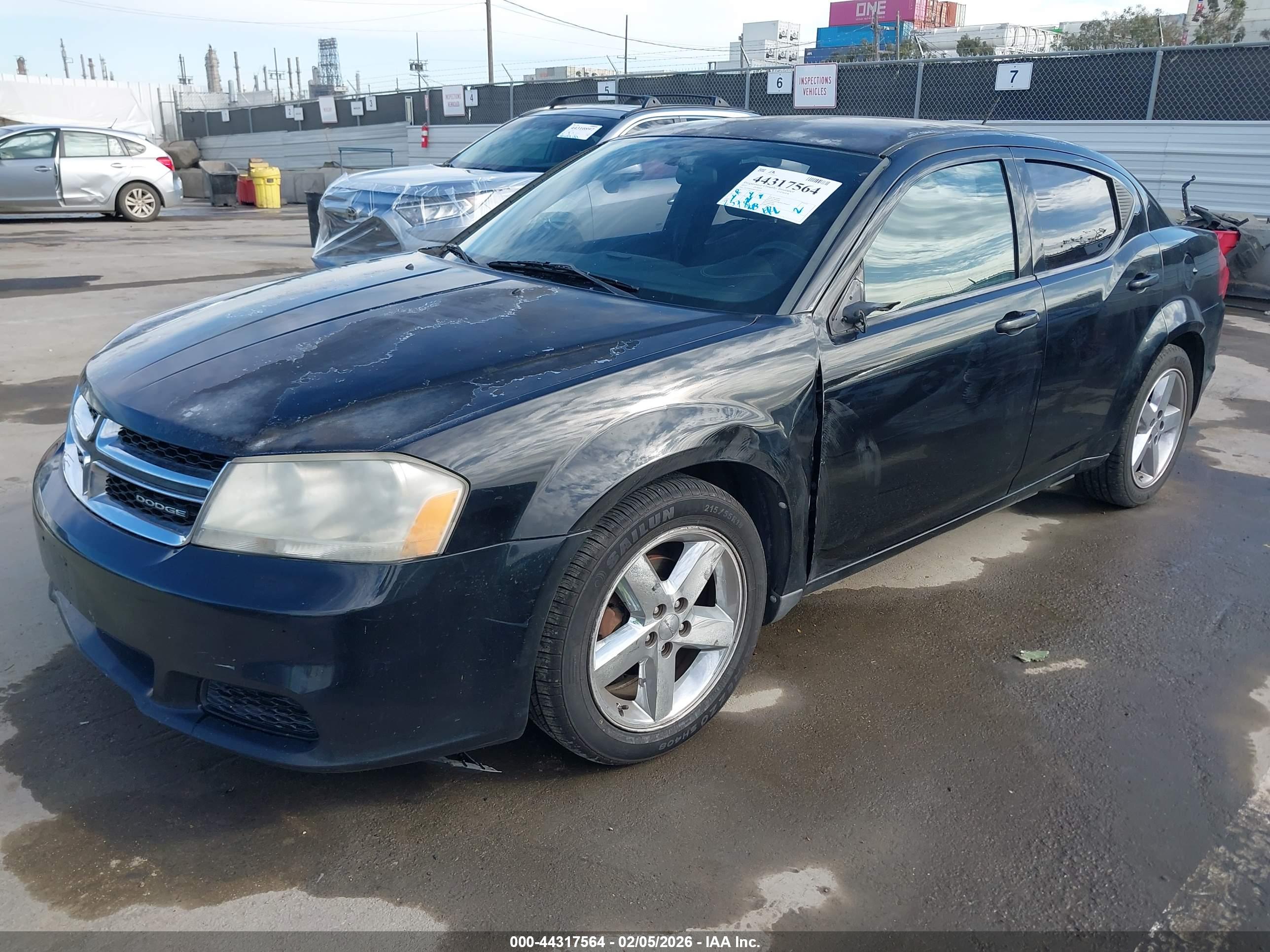 DODGE AVENGER image 2