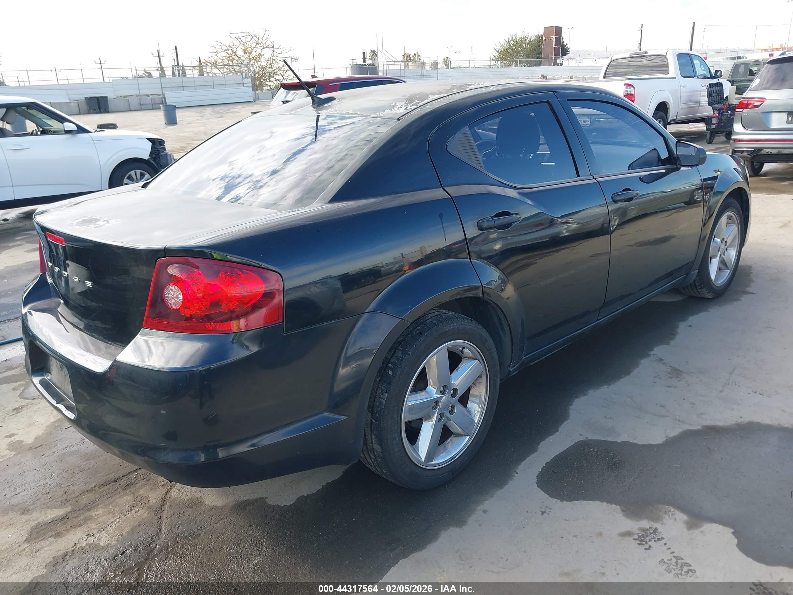 DODGE AVENGER image 4