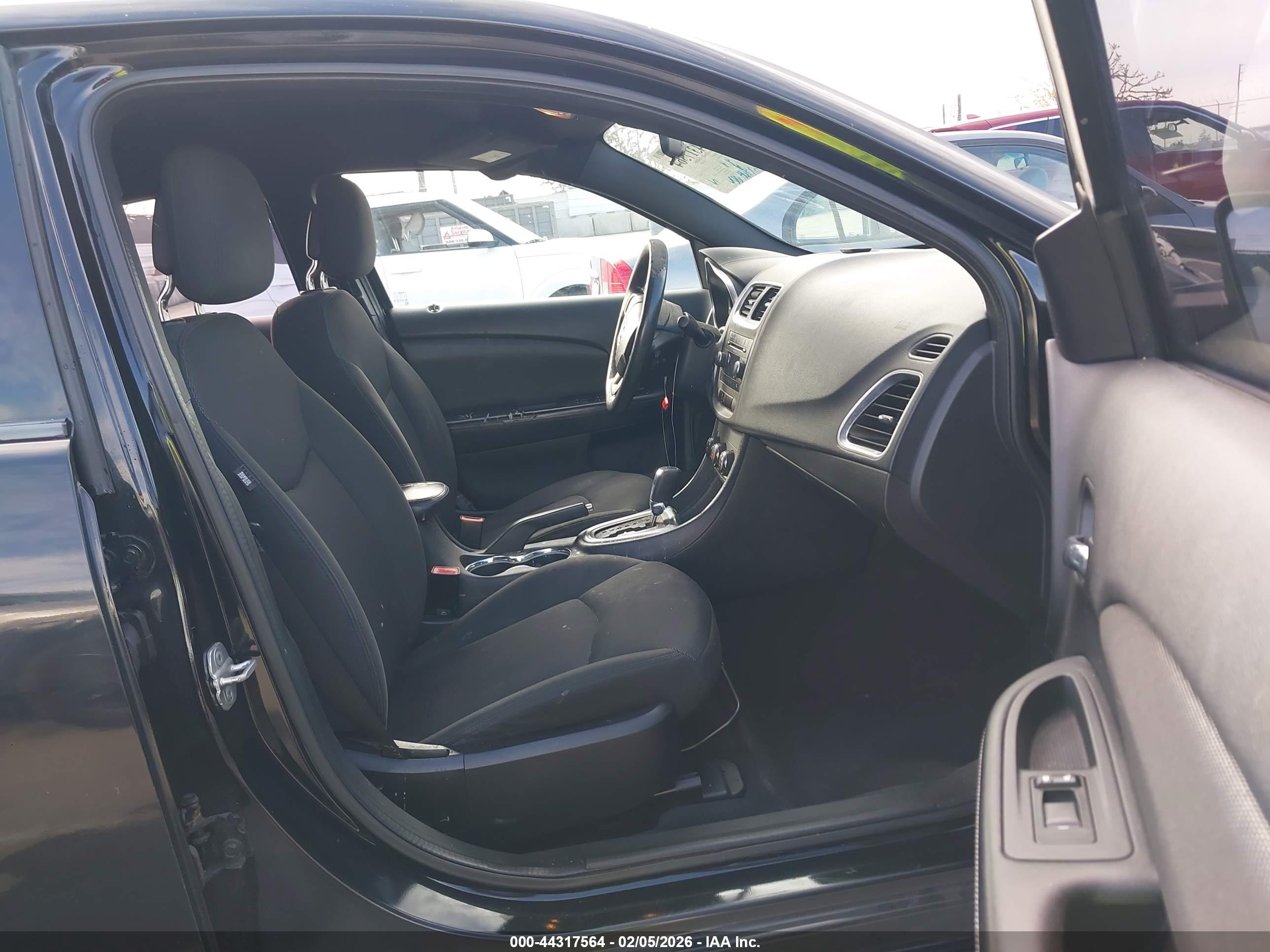 DODGE AVENGER image 5