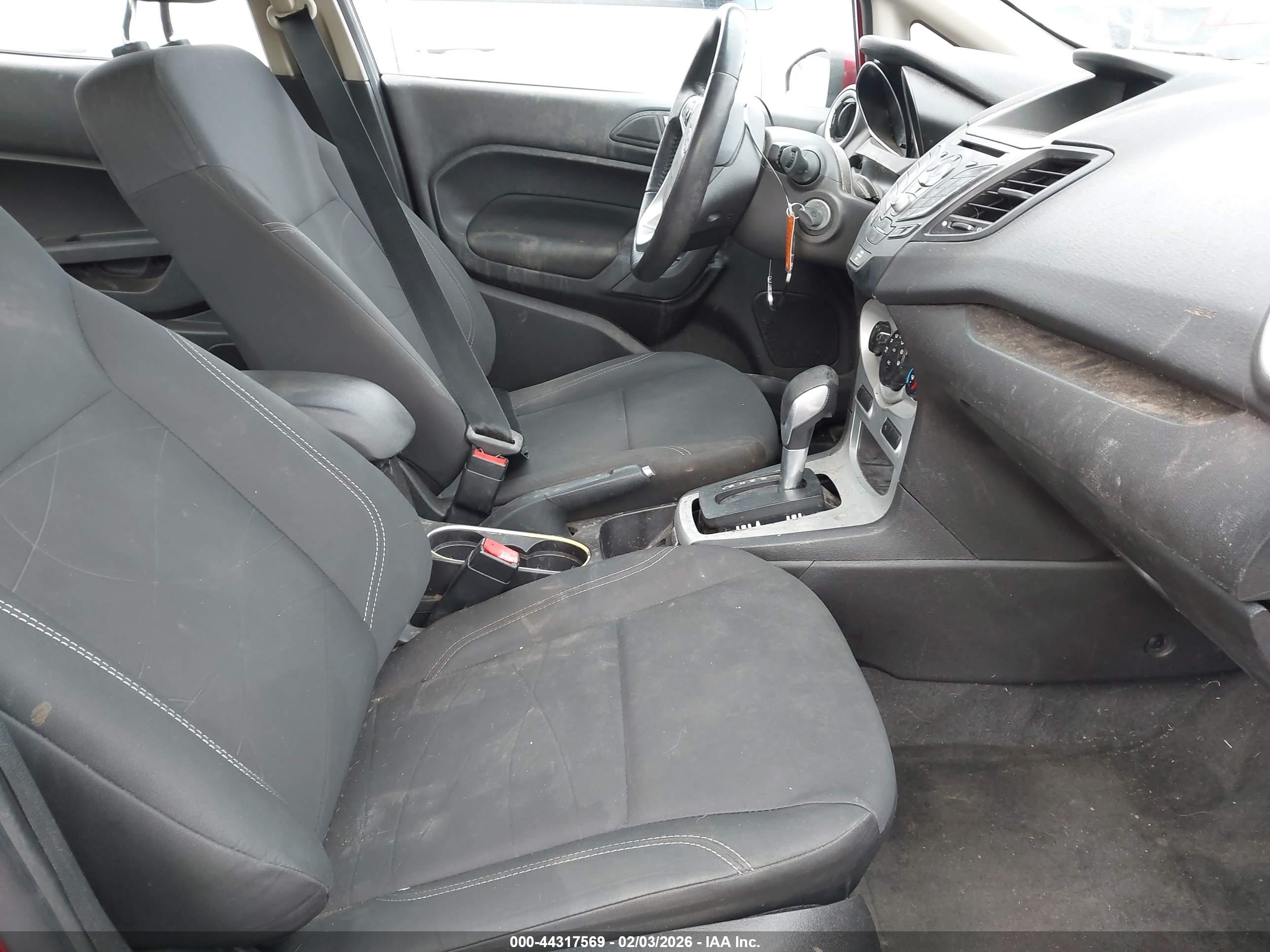 FORD FIESTA image 5