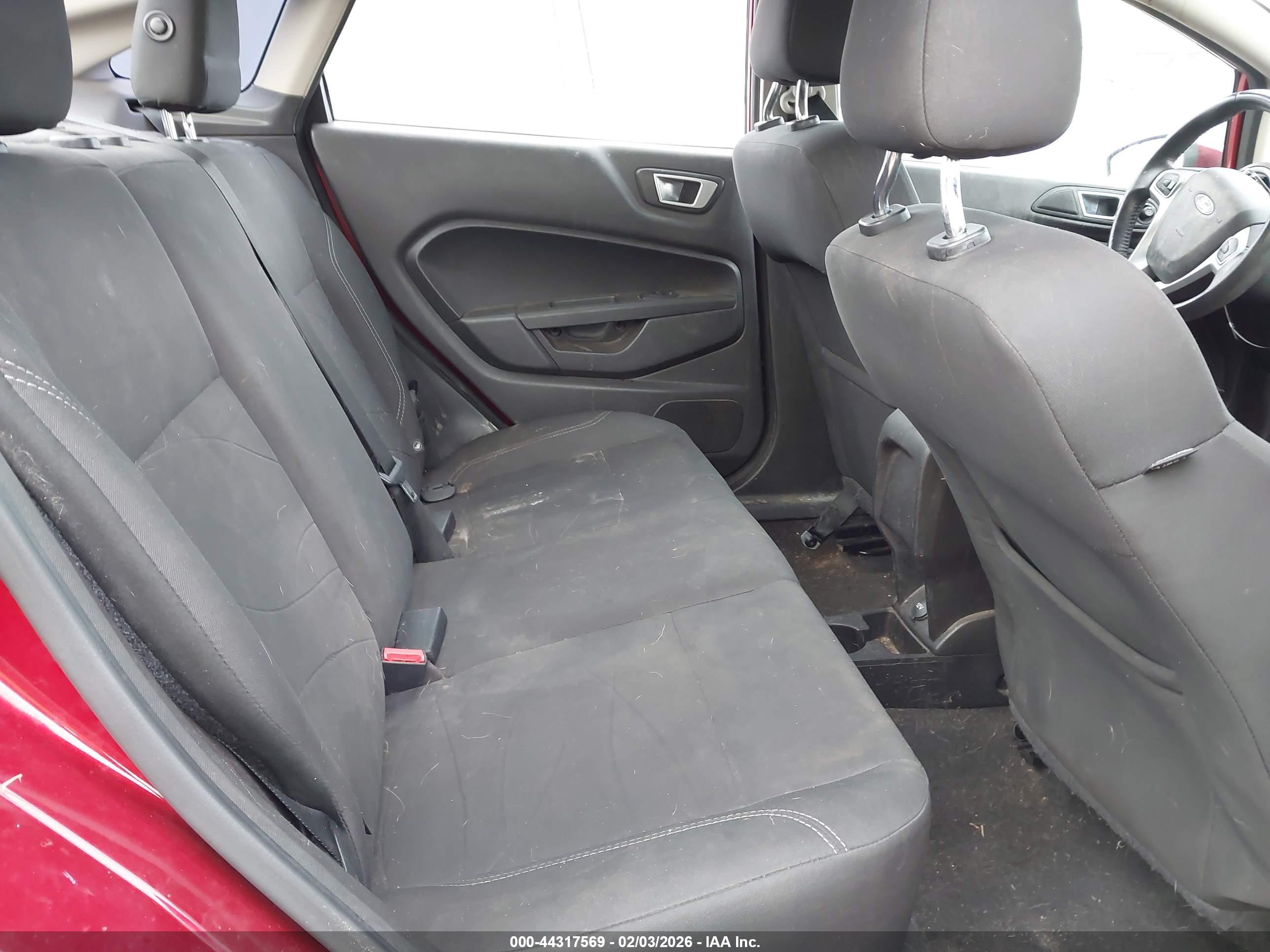 FORD FIESTA image 8