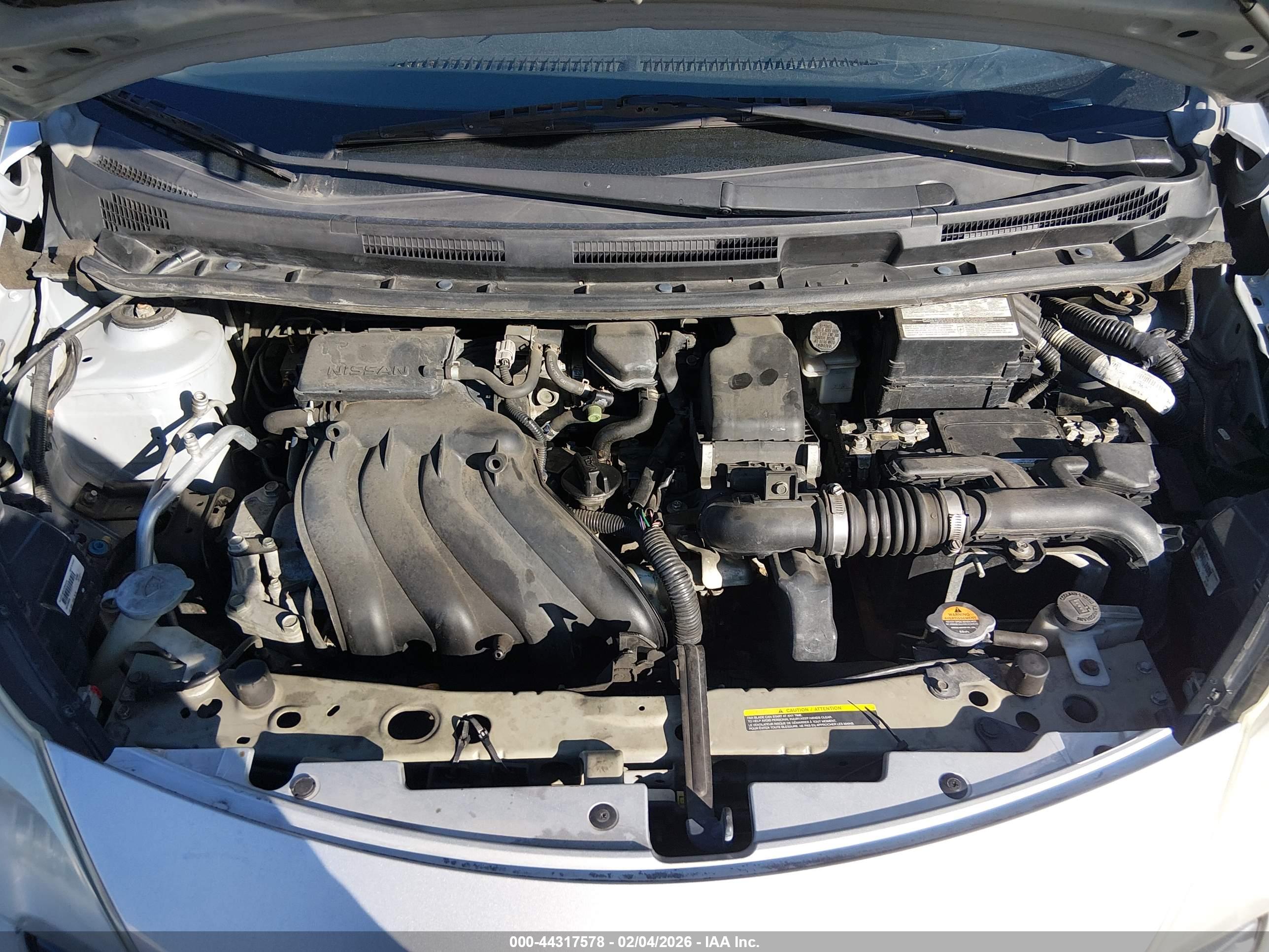 NISSAN VERSA image 10