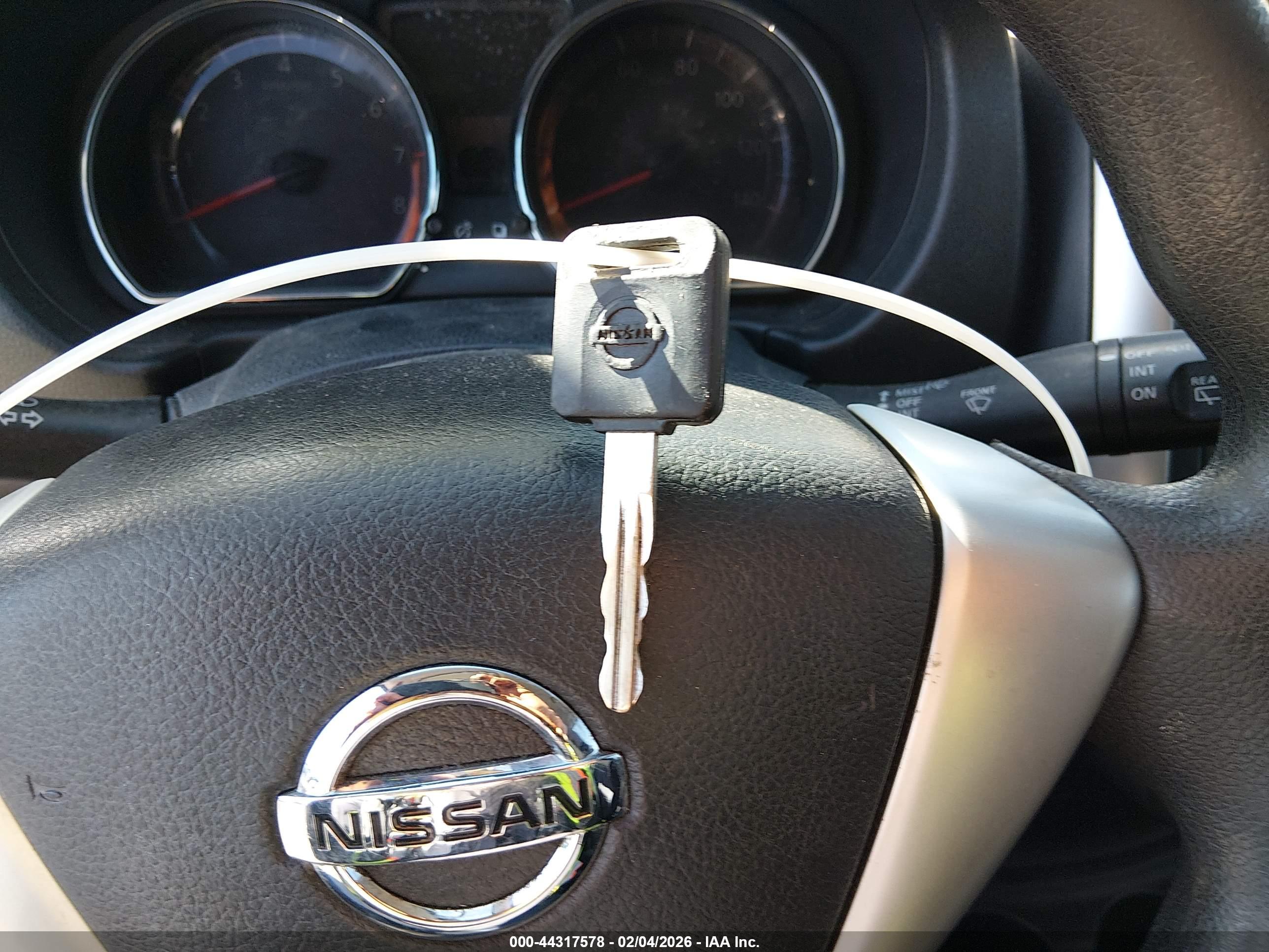 NISSAN VERSA image 11