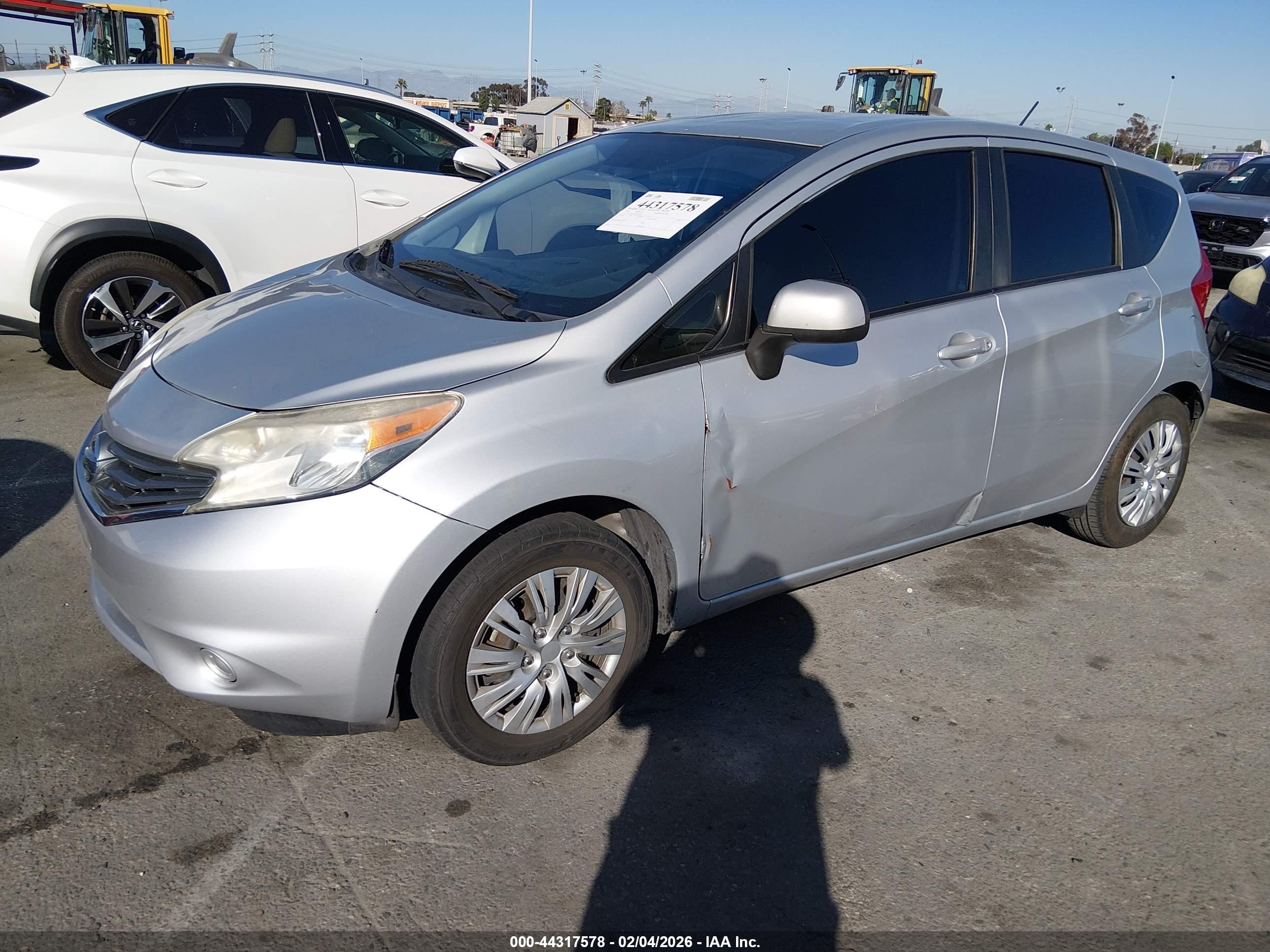 NISSAN VERSA image 2