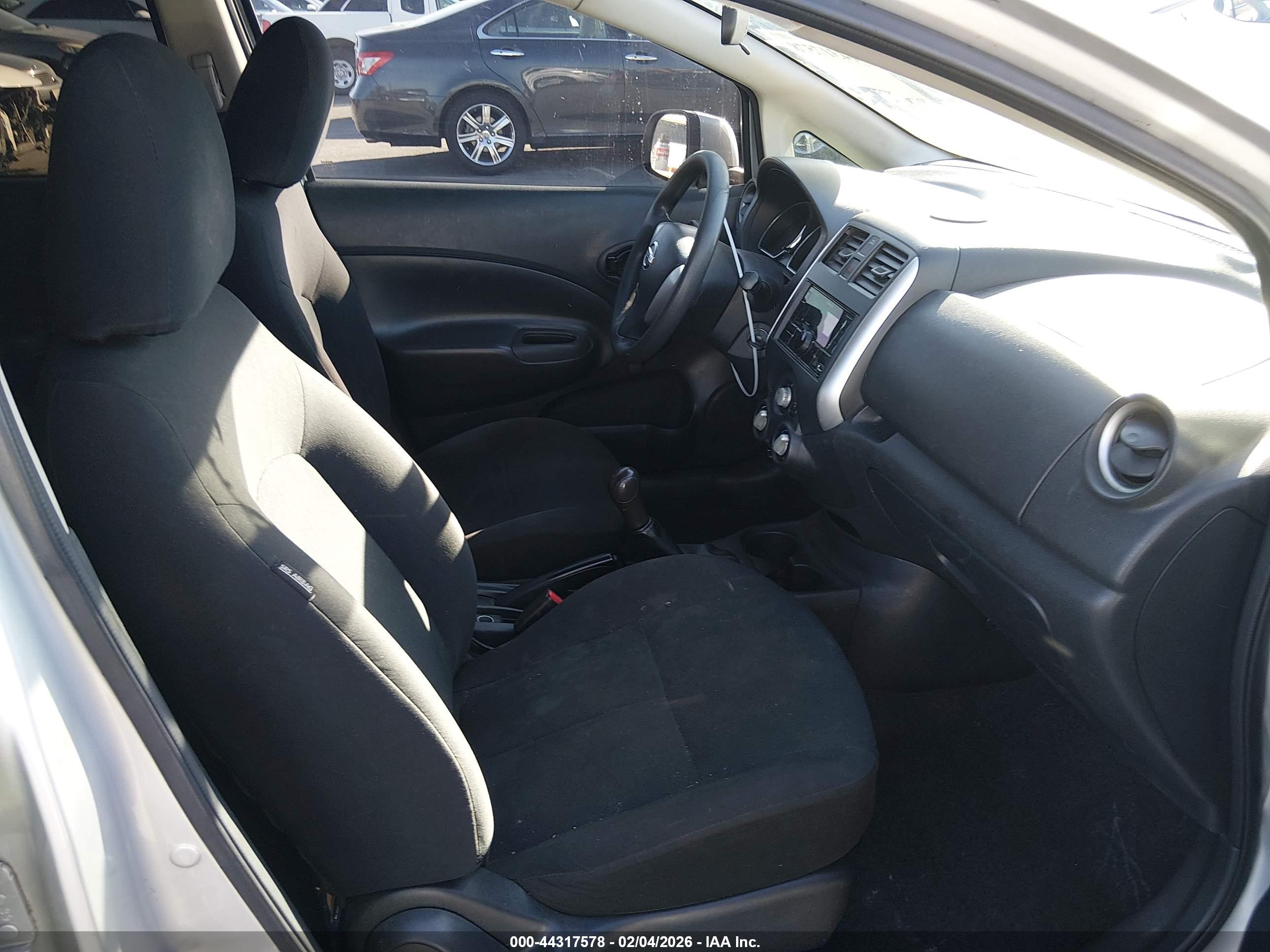 NISSAN VERSA image 5