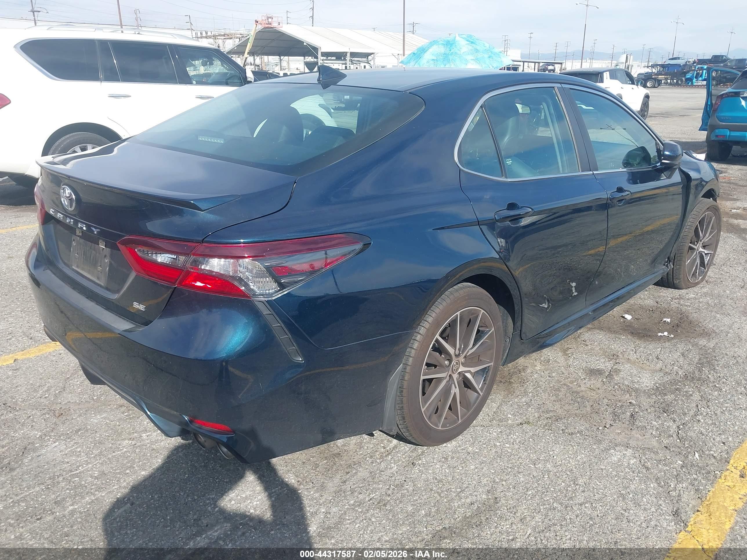TOYOTA CAMRY image 4