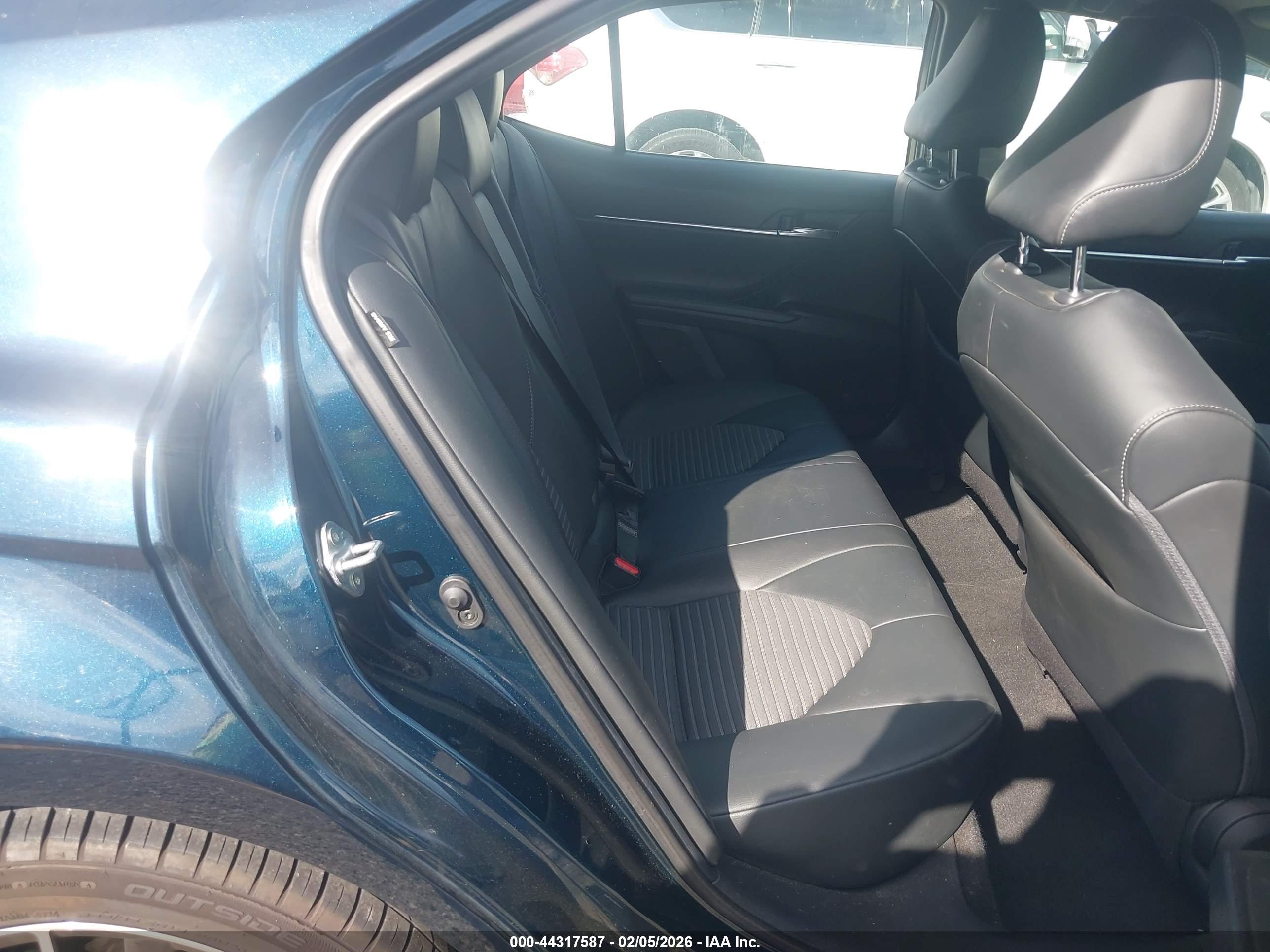 TOYOTA CAMRY image 8