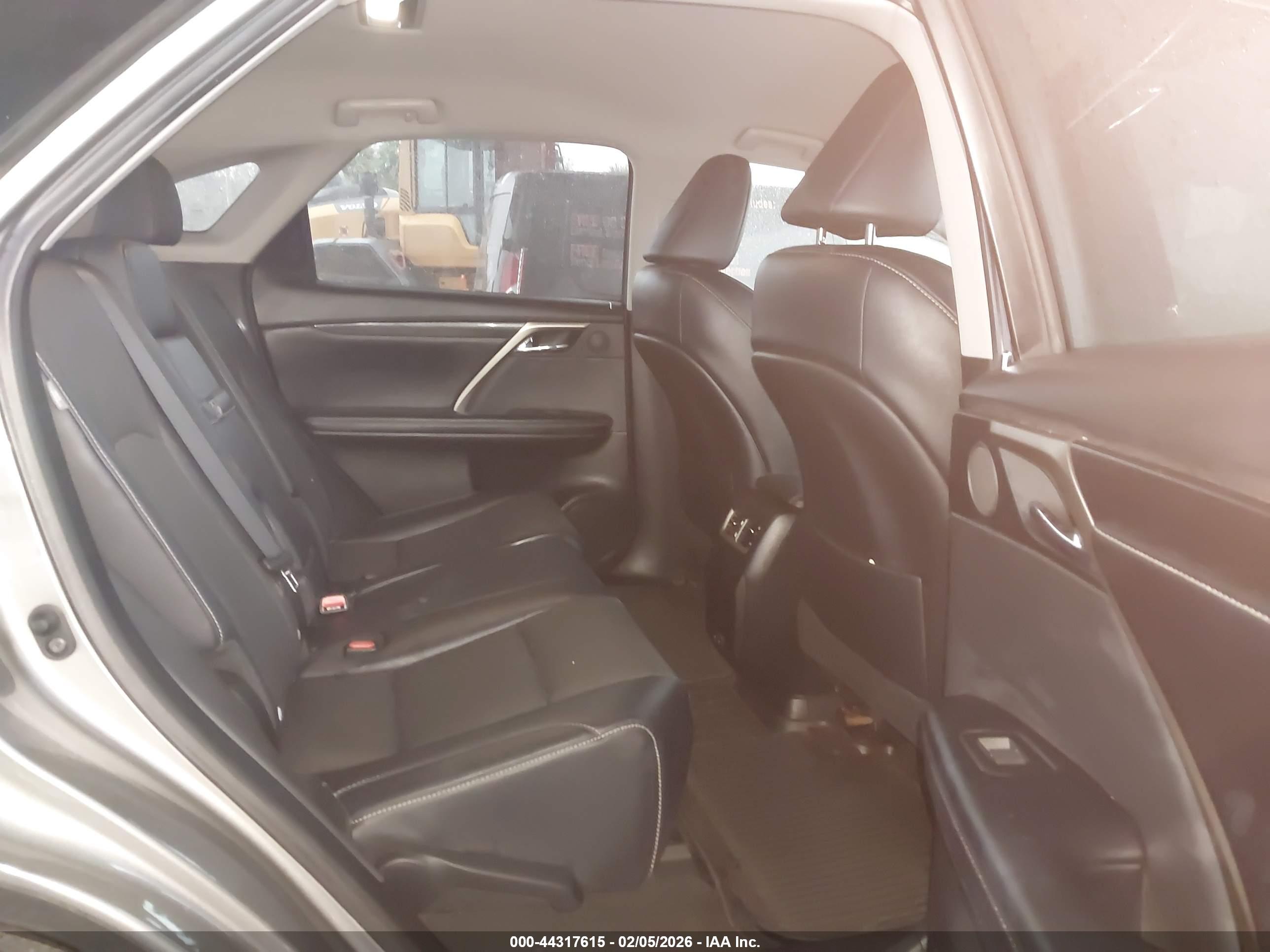 LEXUS RX image 8