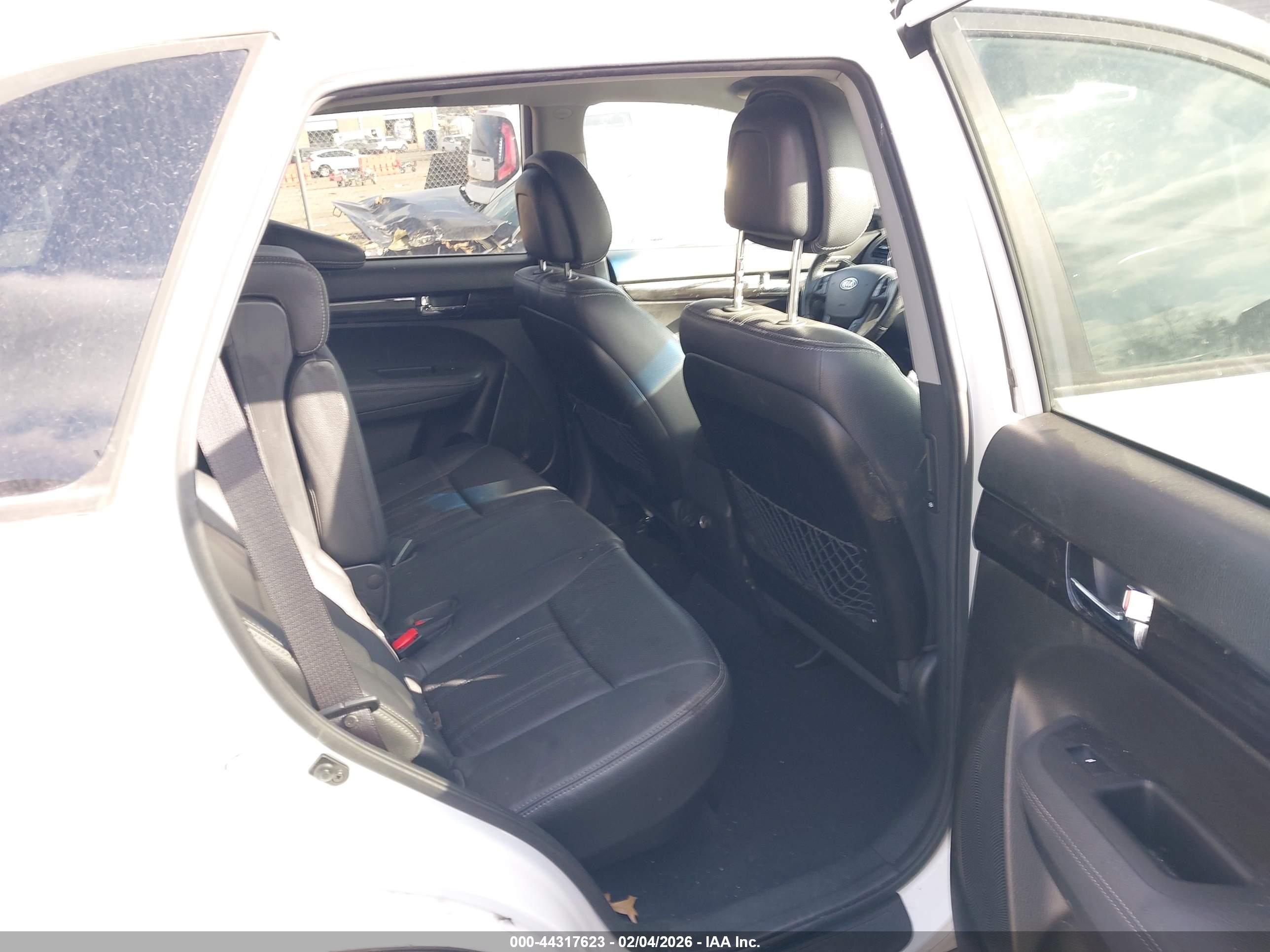 KIA SORENTO image 8