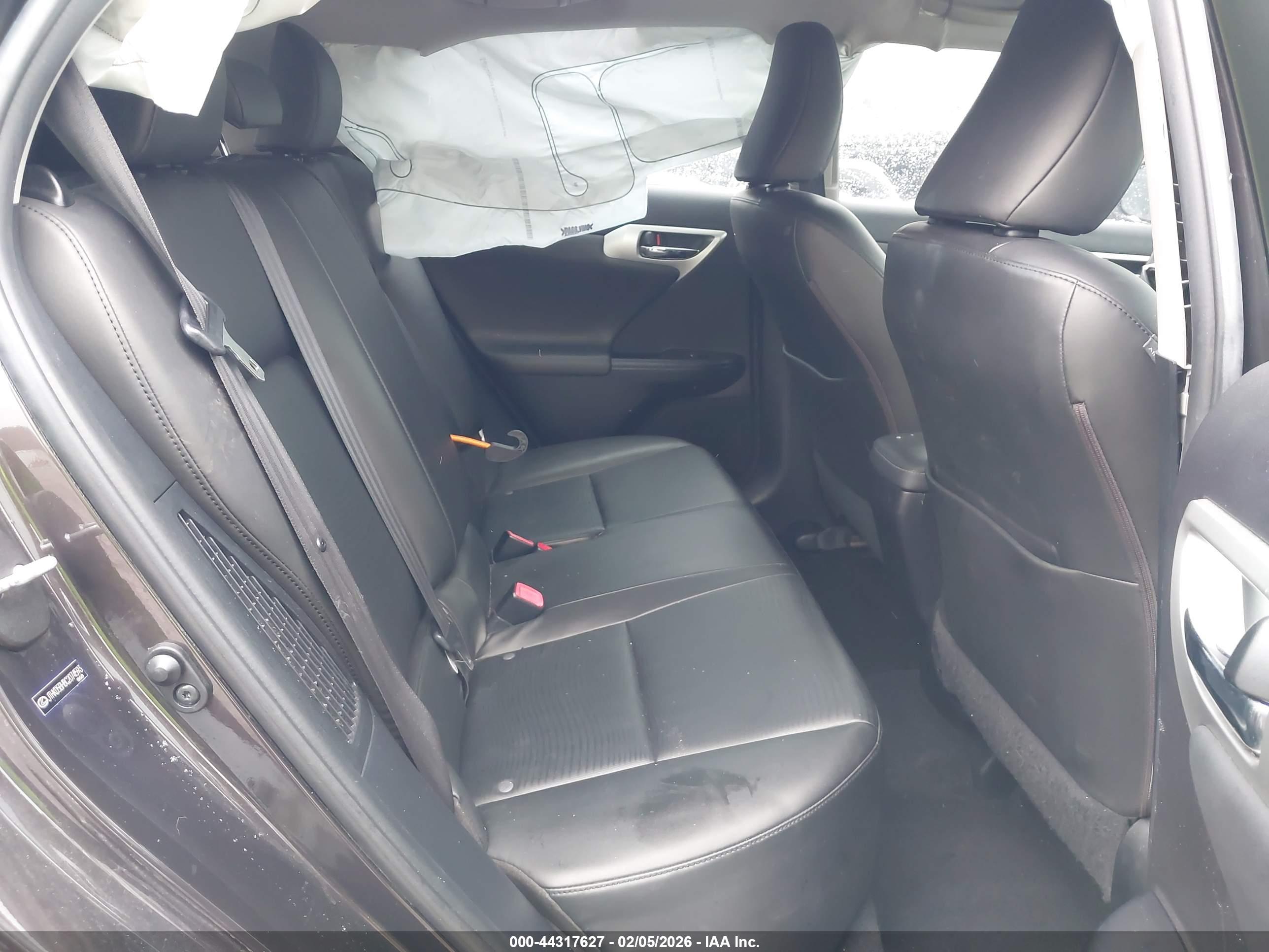 LEXUS CT image 8