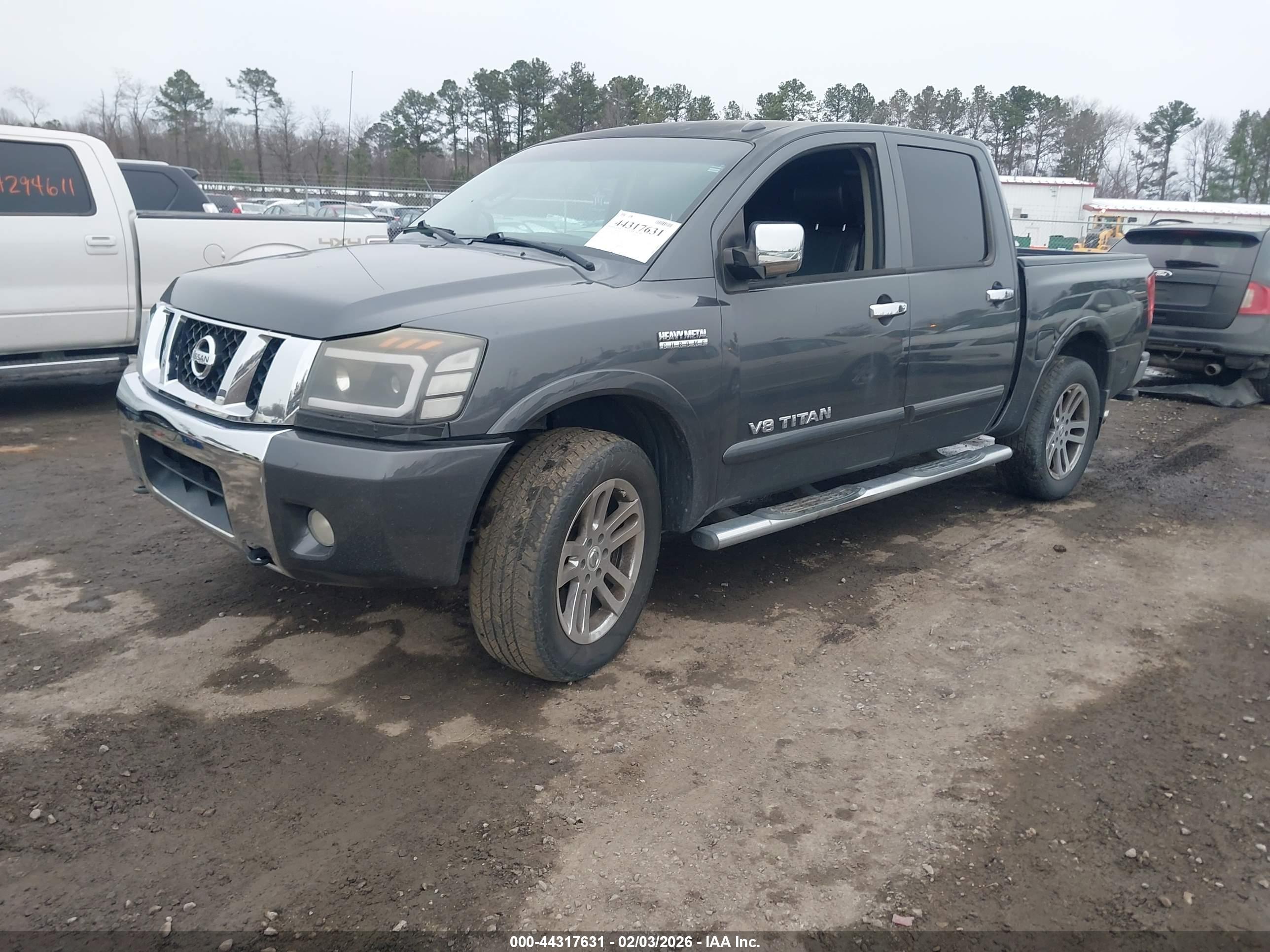 NISSAN TITAN image 2