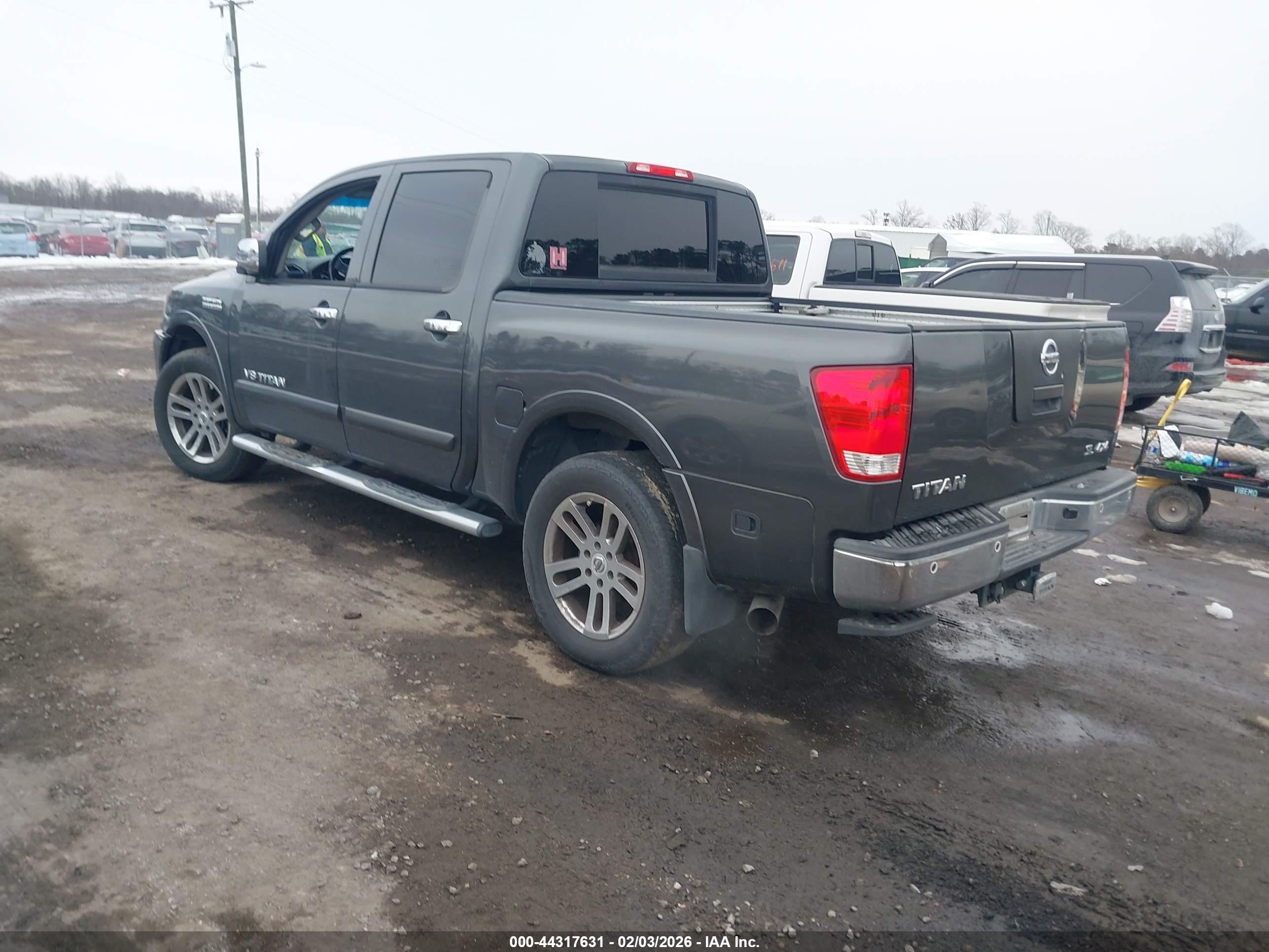 NISSAN TITAN image 3