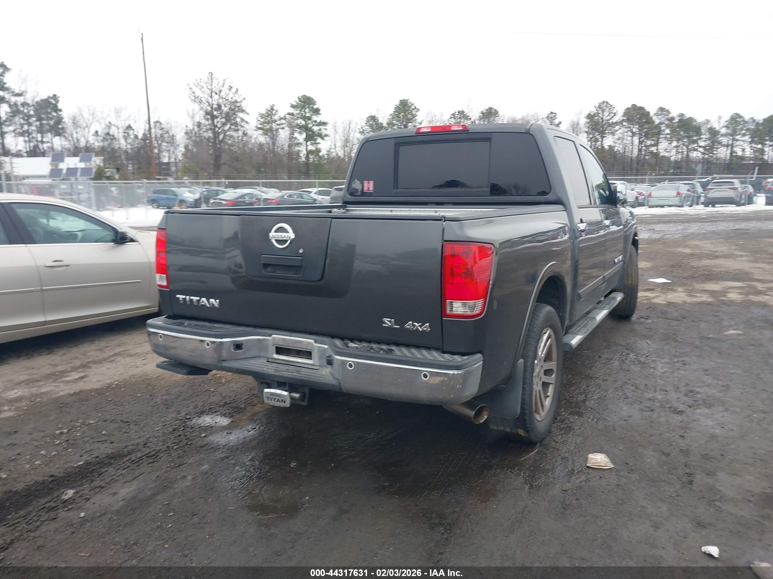 NISSAN TITAN image 4