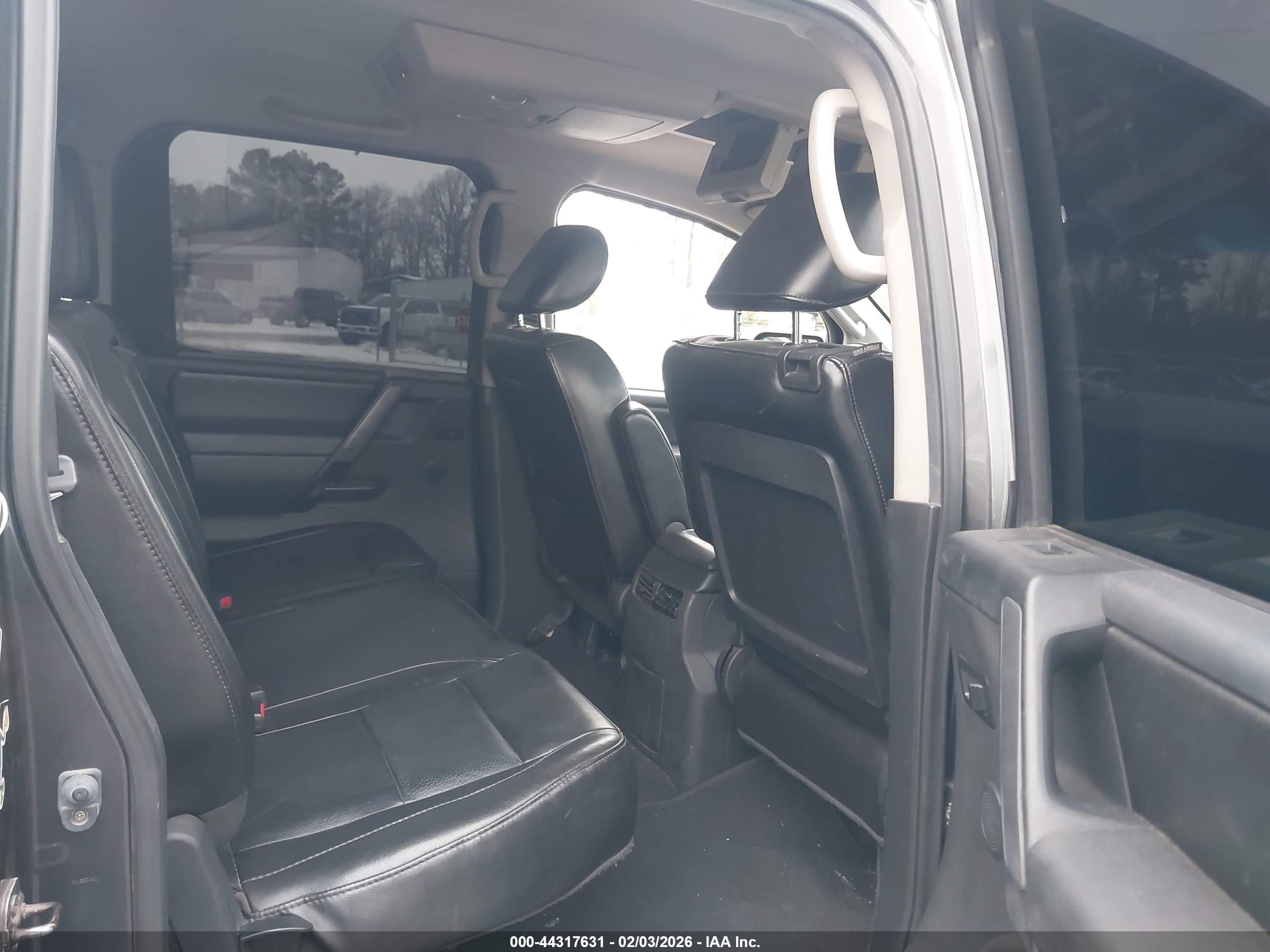 NISSAN TITAN image 8