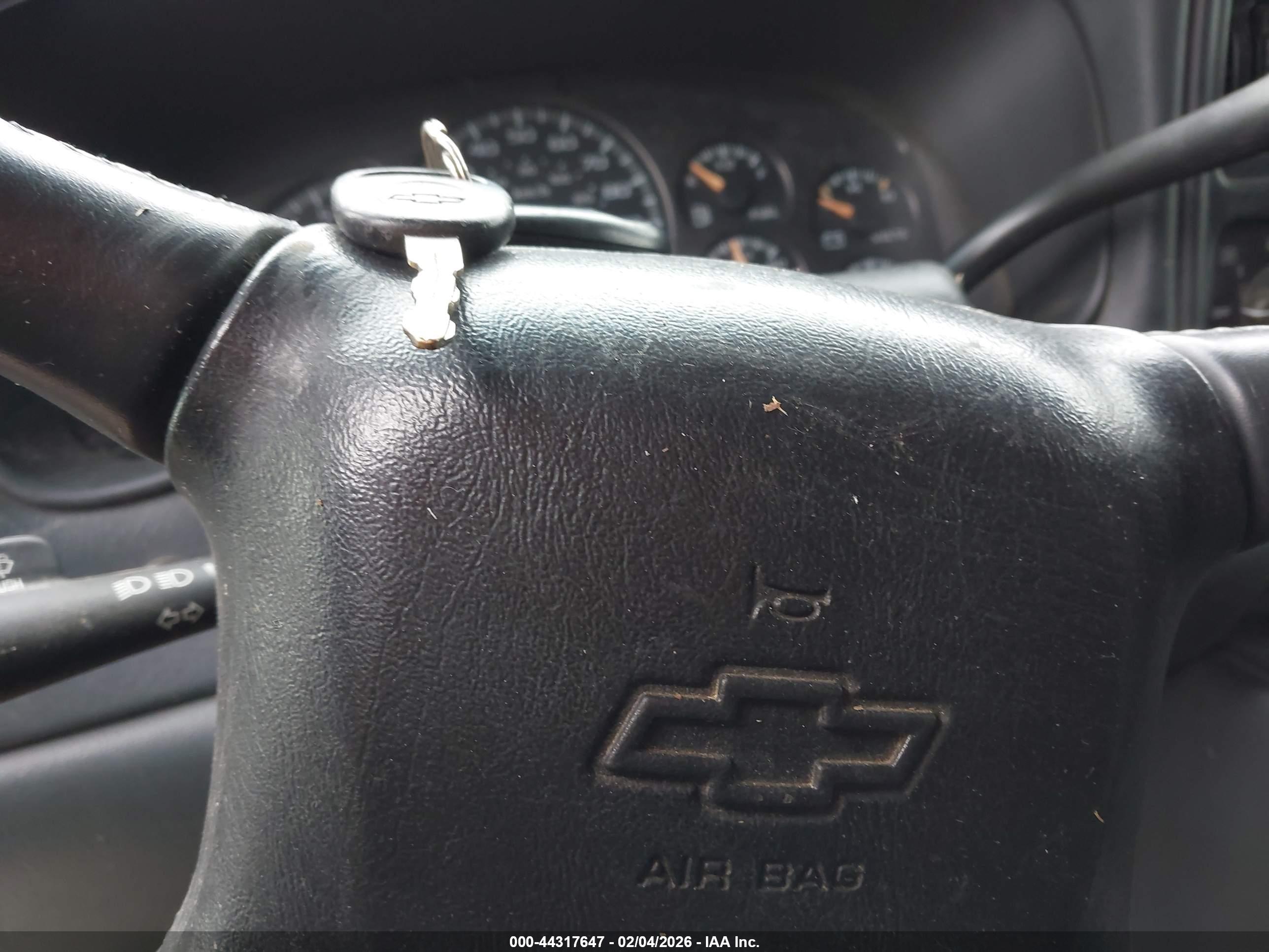 CHEVROLET SILVERADO image 11