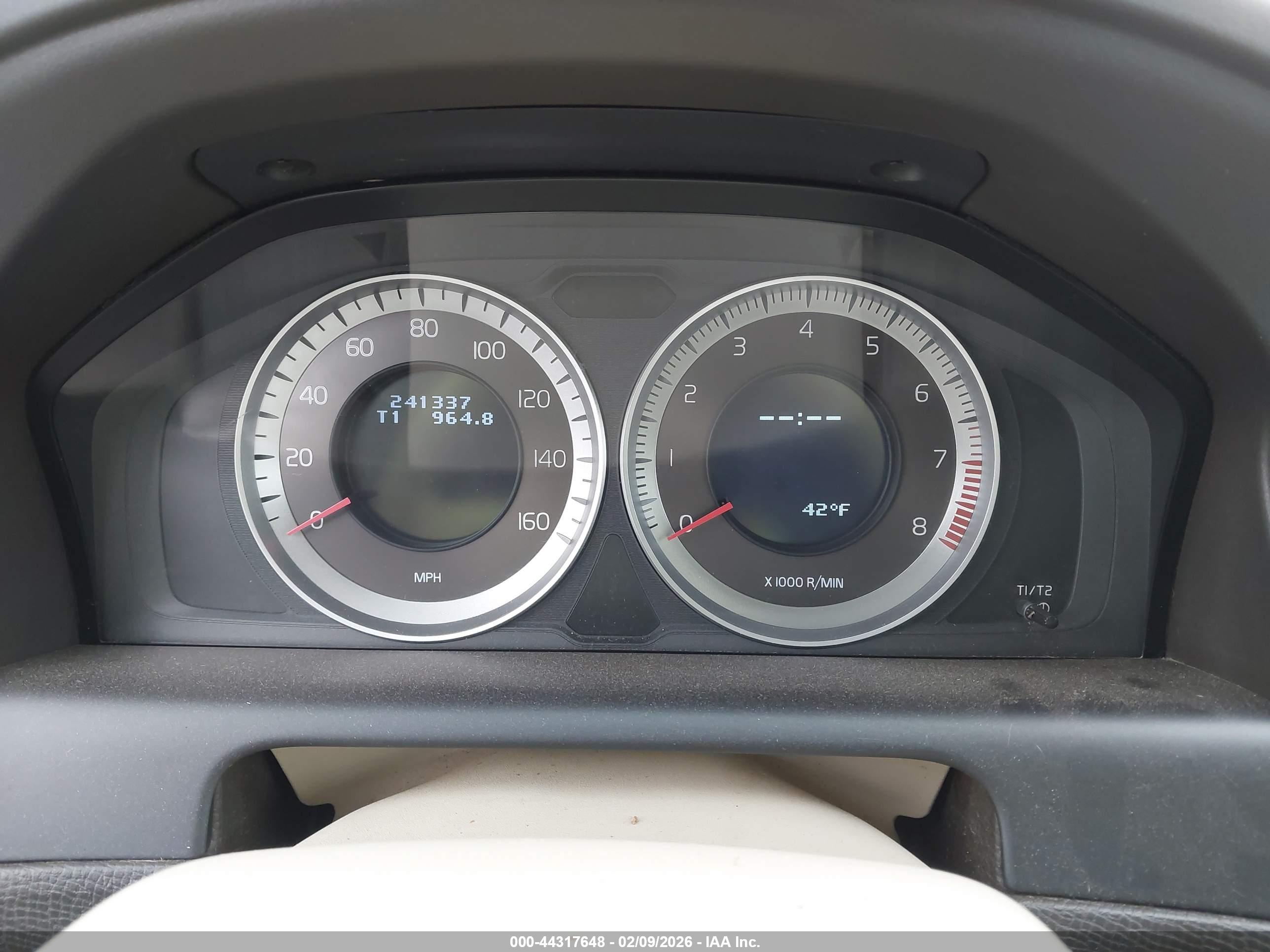 VOLVO XC60 image 7