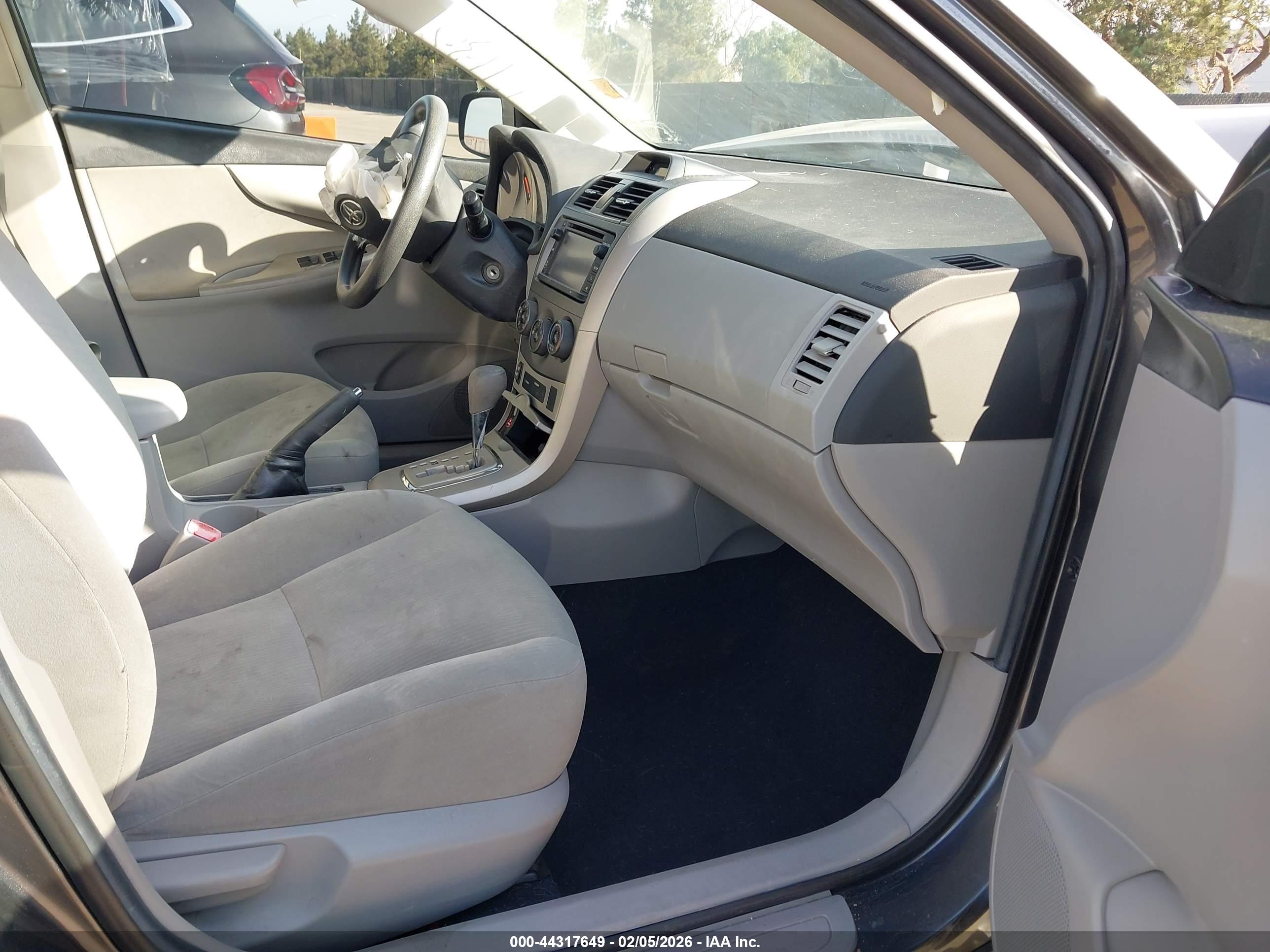 TOYOTA COROLLA image 5