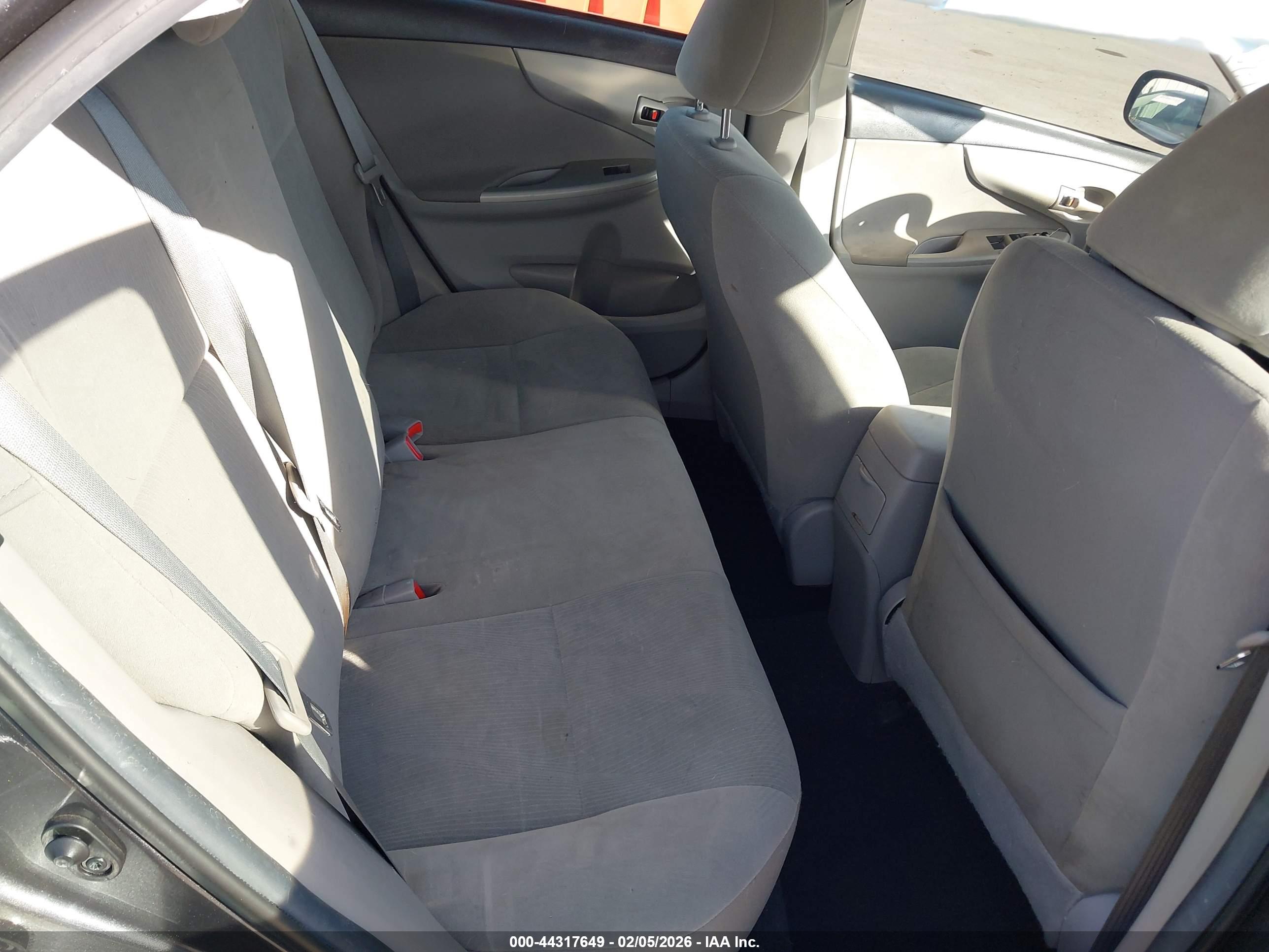 TOYOTA COROLLA image 8