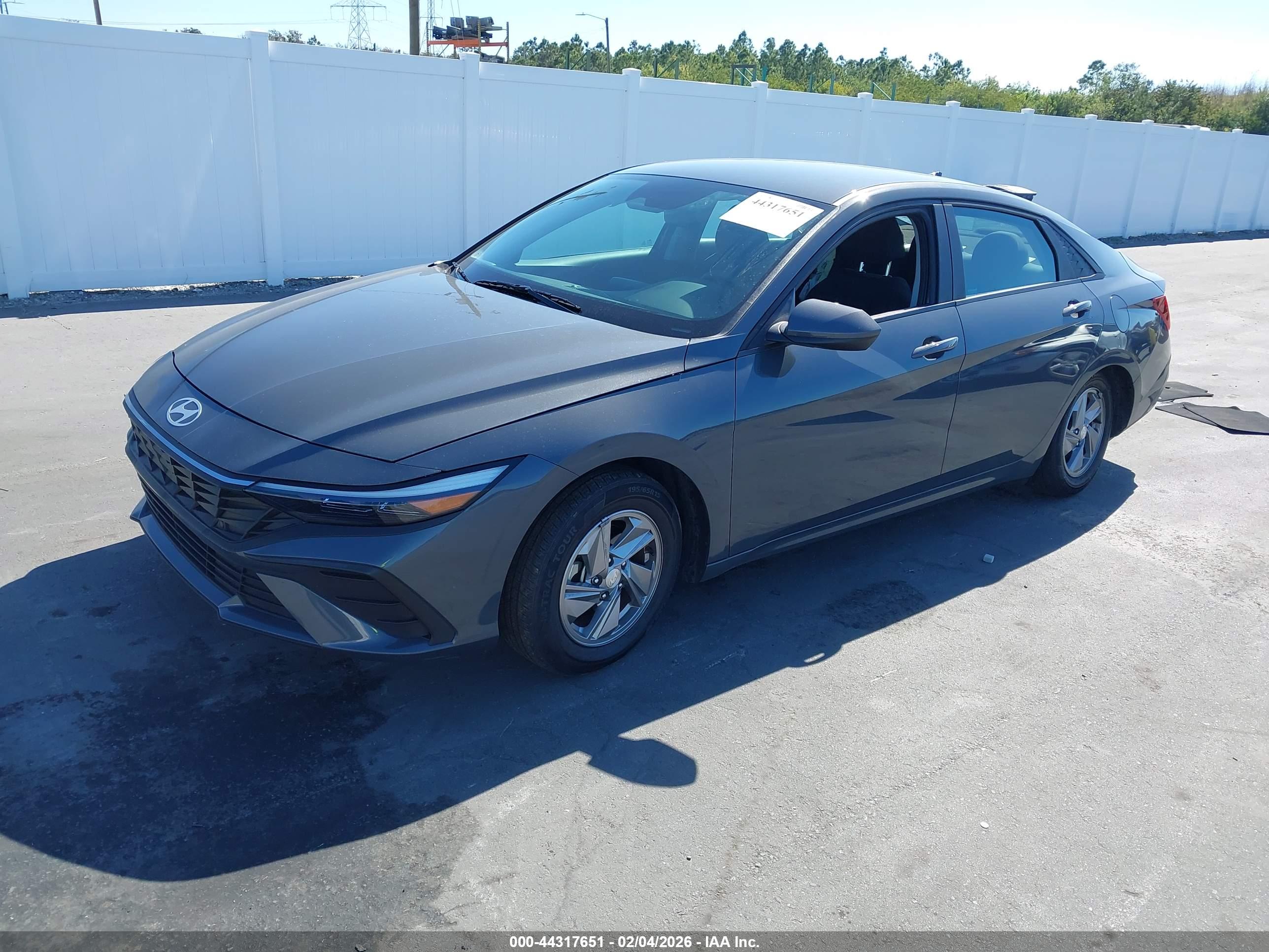 HYUNDAI ELANTRA image 2