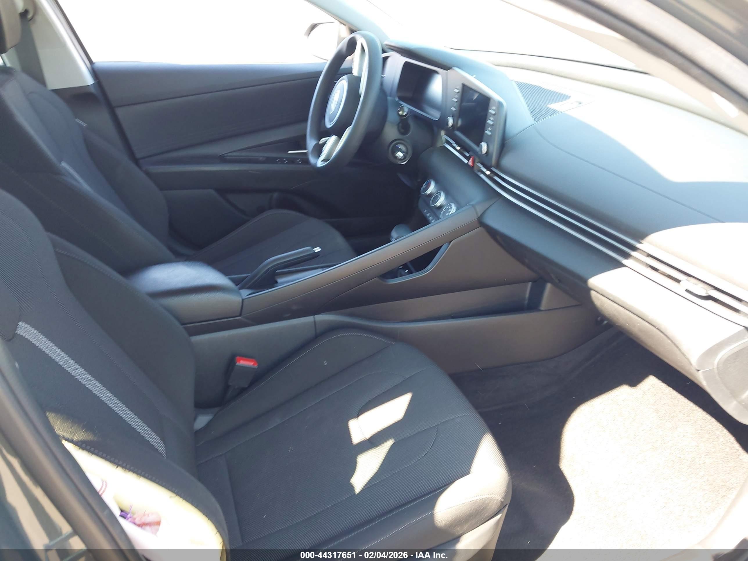 HYUNDAI ELANTRA image 5
