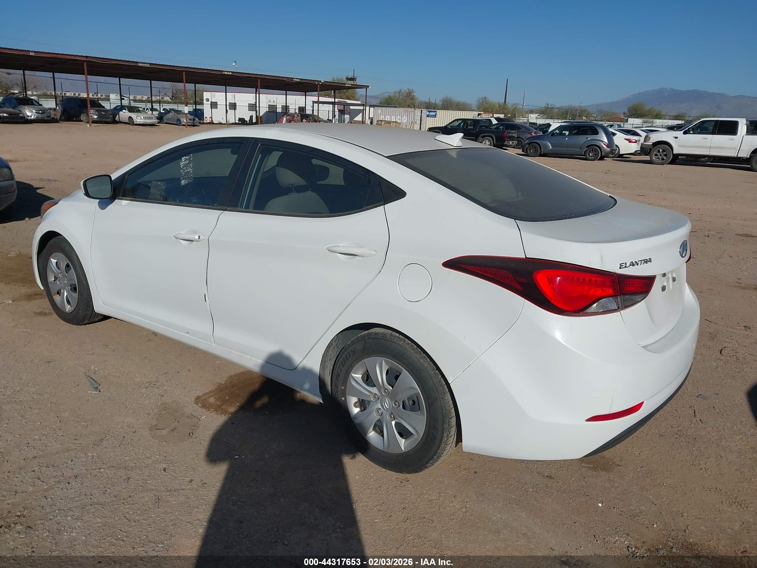 HYUNDAI ELANTRA image 3