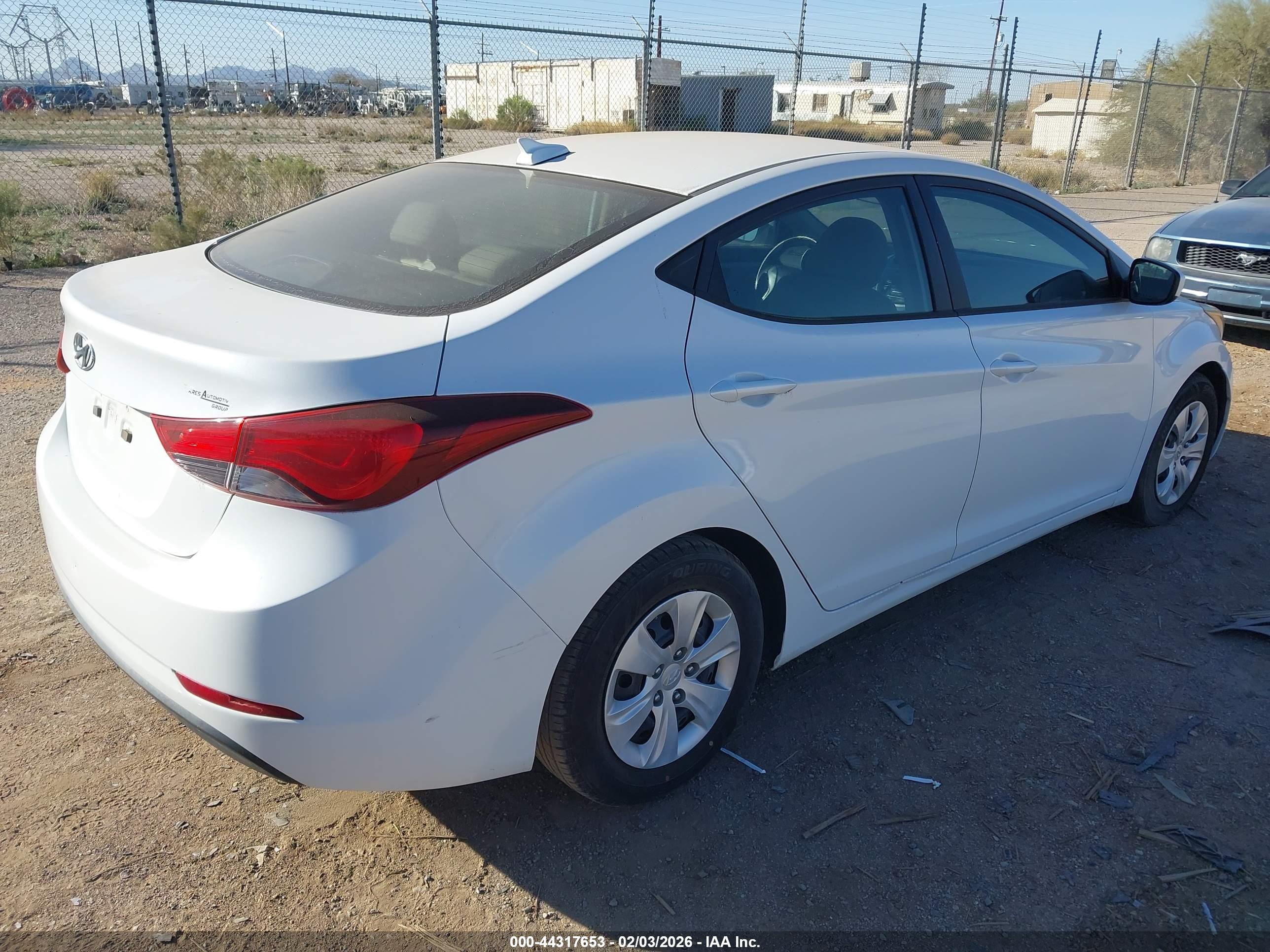 HYUNDAI ELANTRA image 4