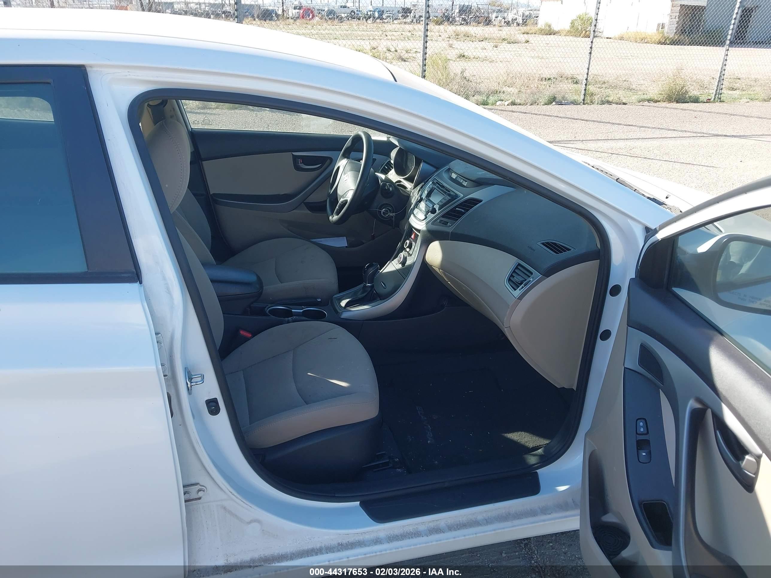 HYUNDAI ELANTRA image 5