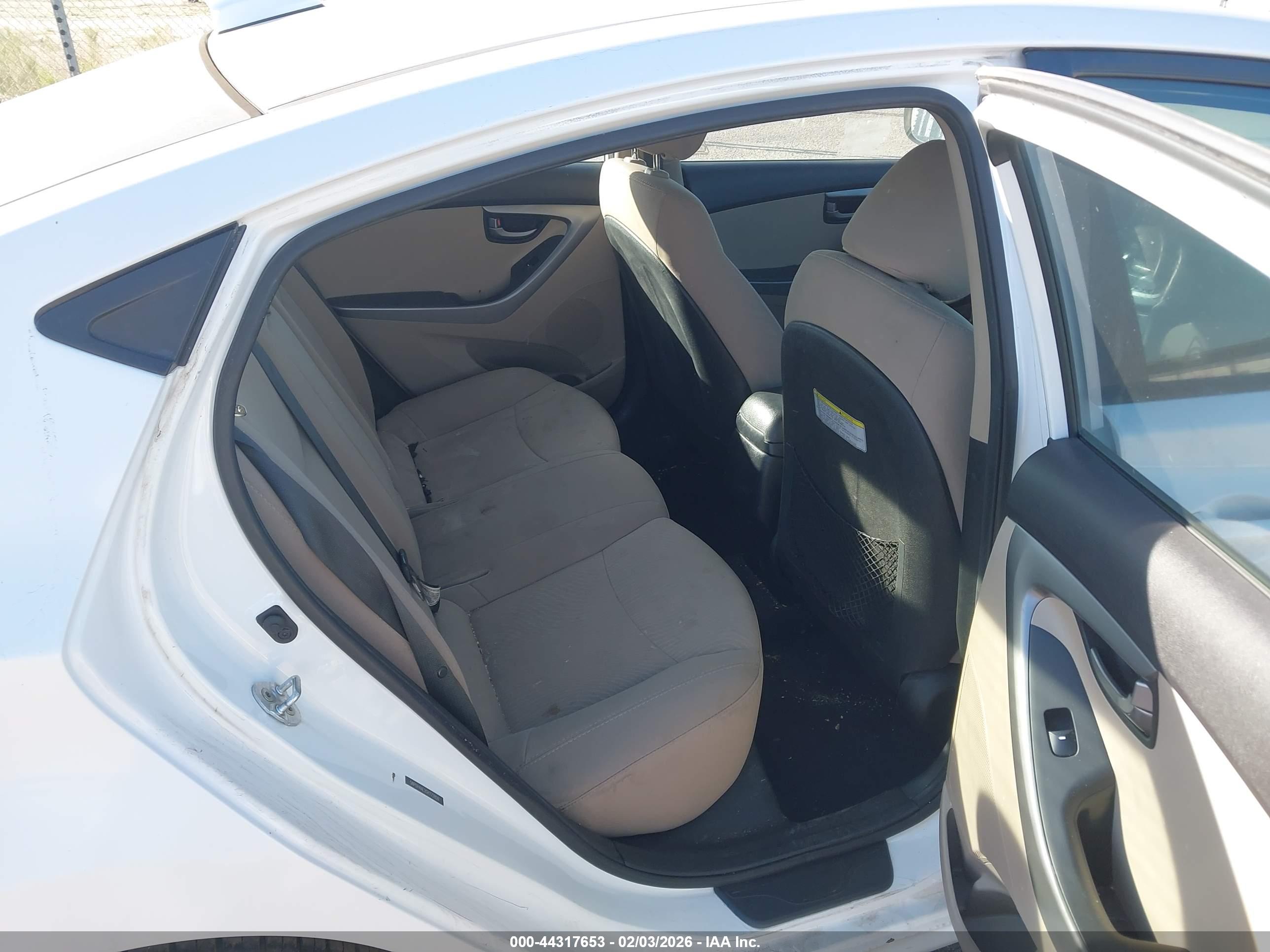 HYUNDAI ELANTRA image 8