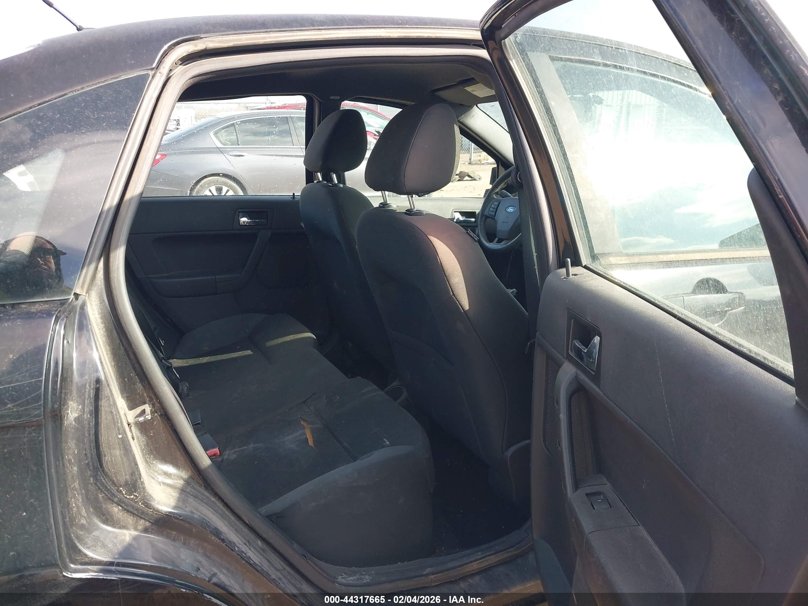 FORD FOCUS image 8