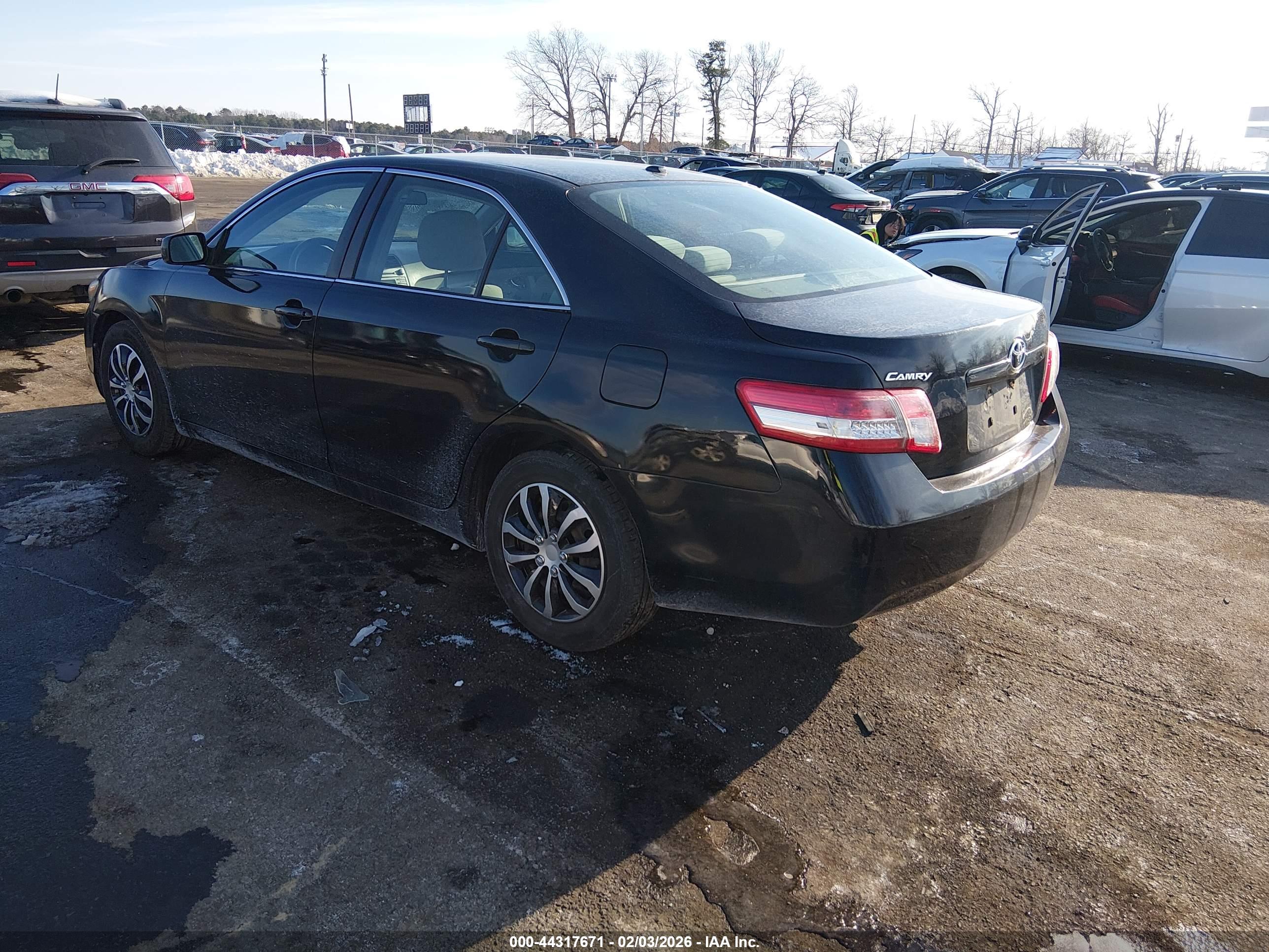 TOYOTA CAMRY image 3
