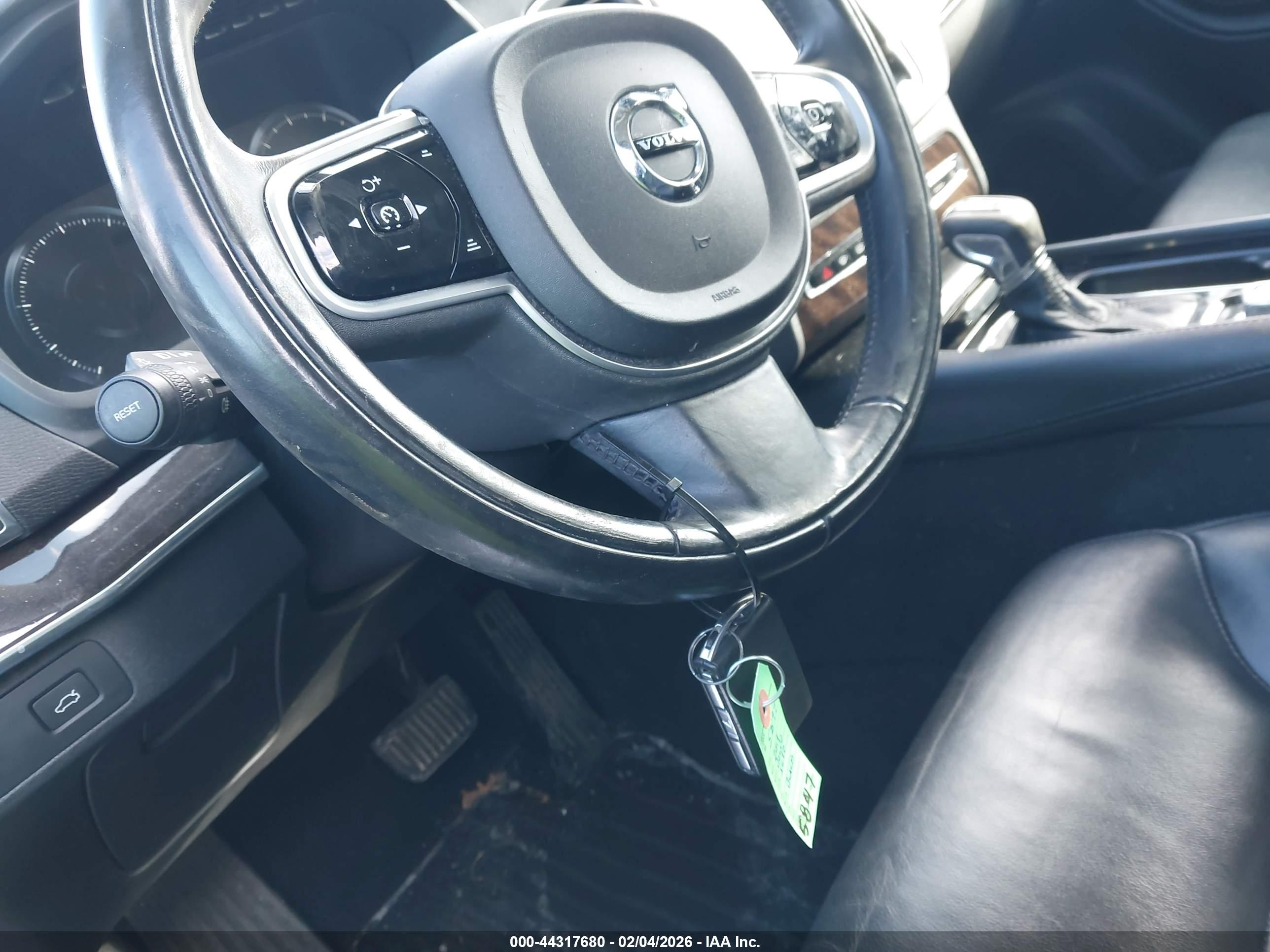 VOLVO XC90 image 11