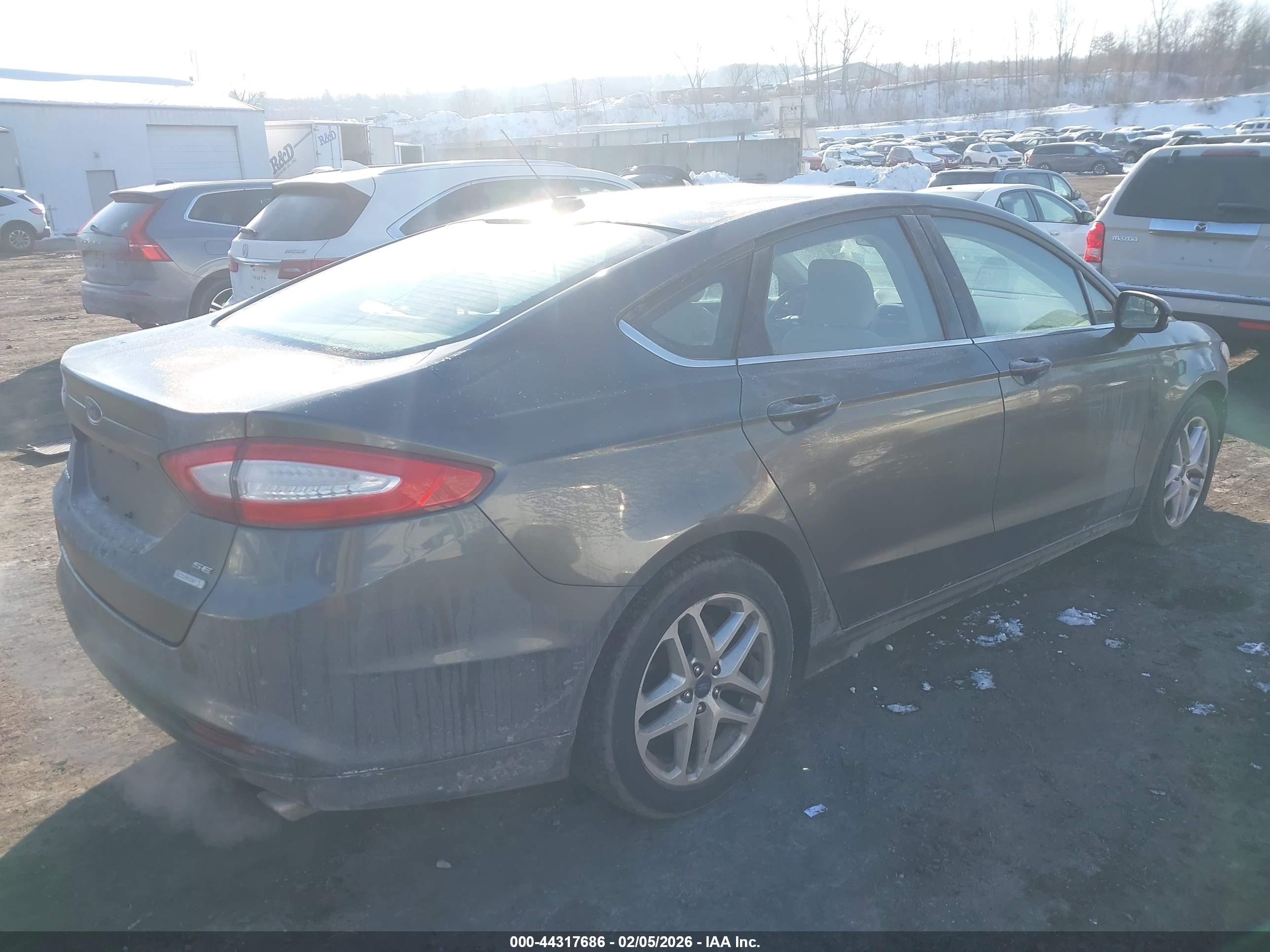 FORD FUSION image 4
