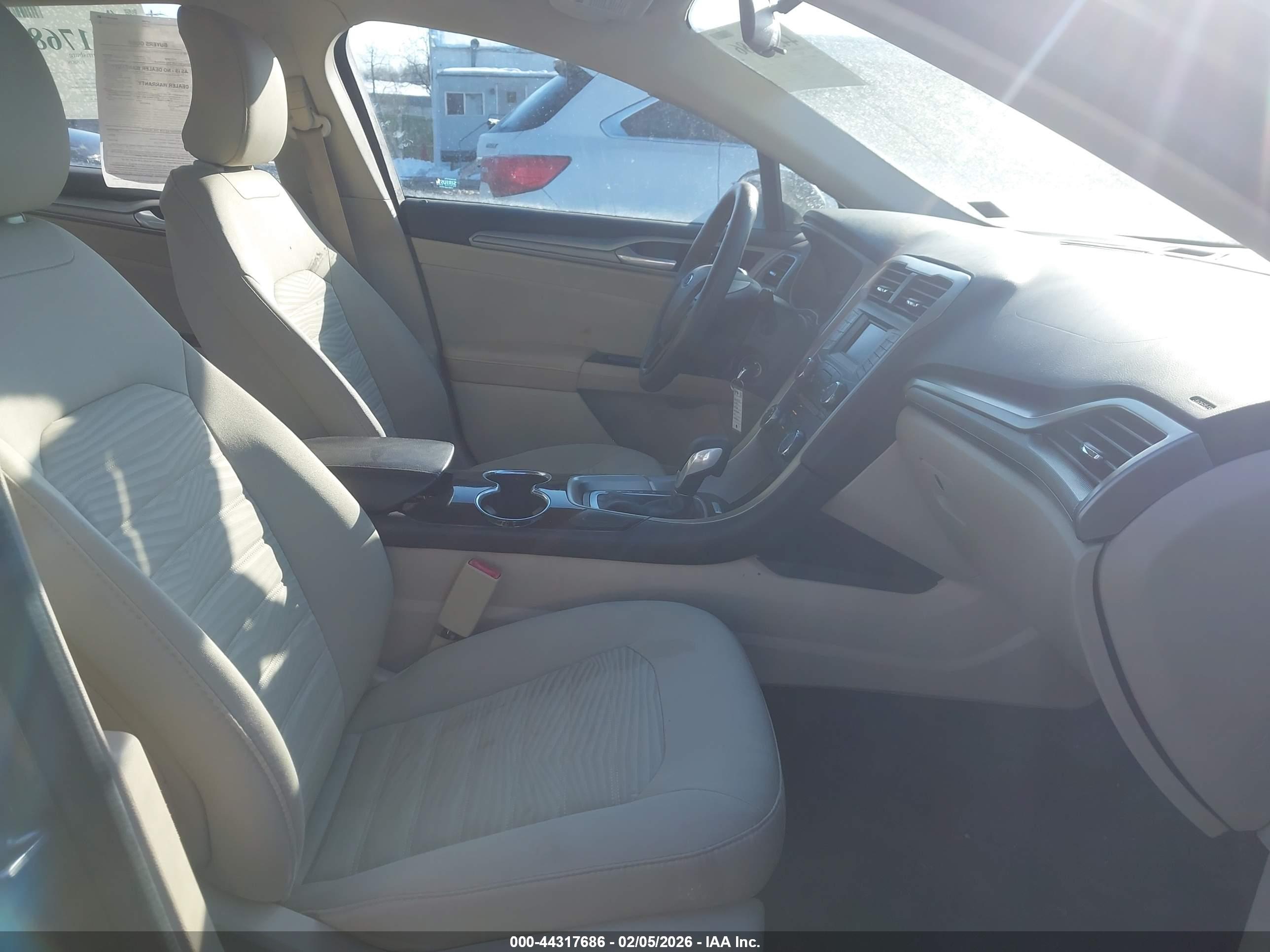 FORD FUSION image 5