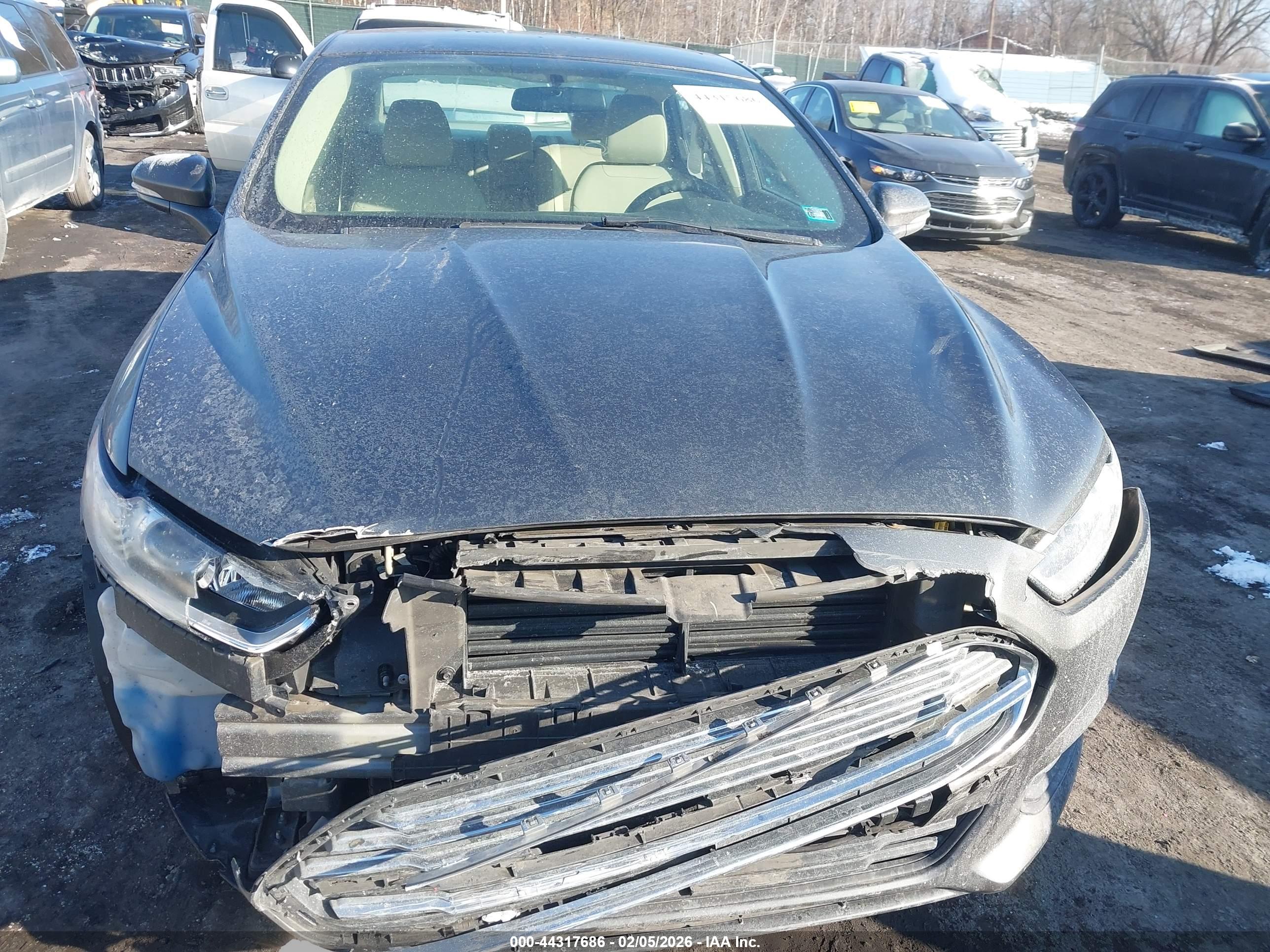 FORD FUSION image 6