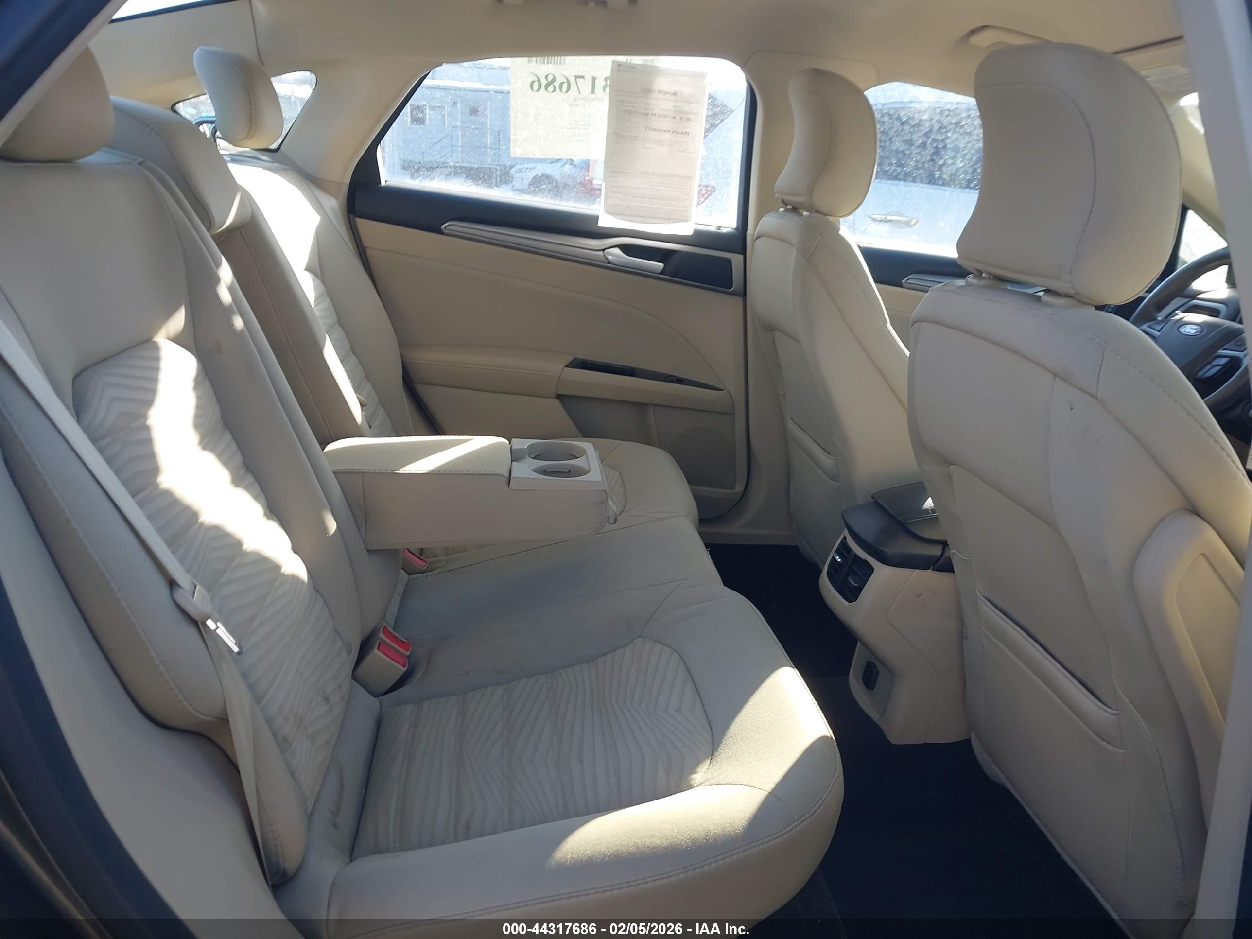 FORD FUSION image 8