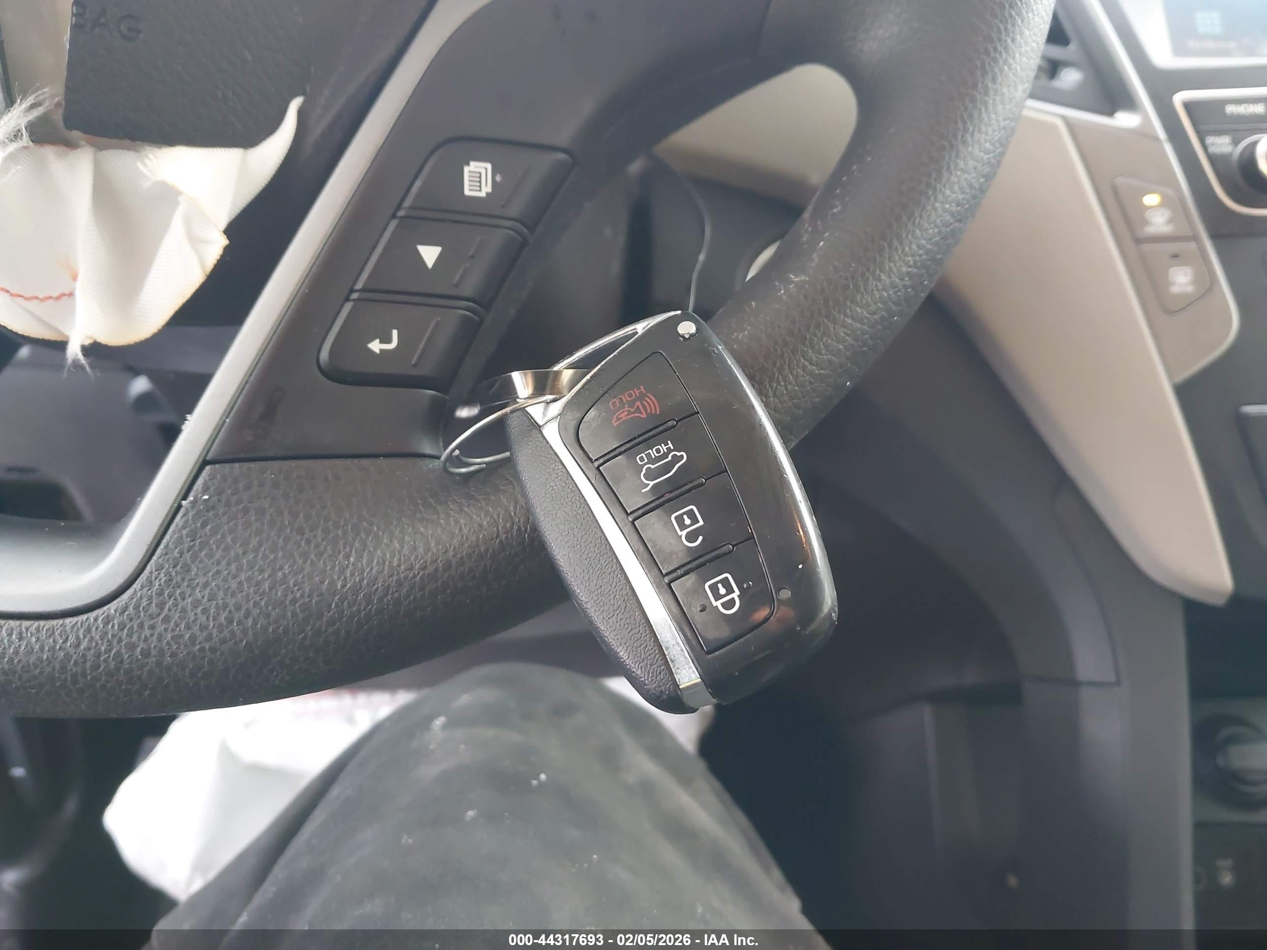 HYUNDAI SANTA image 11