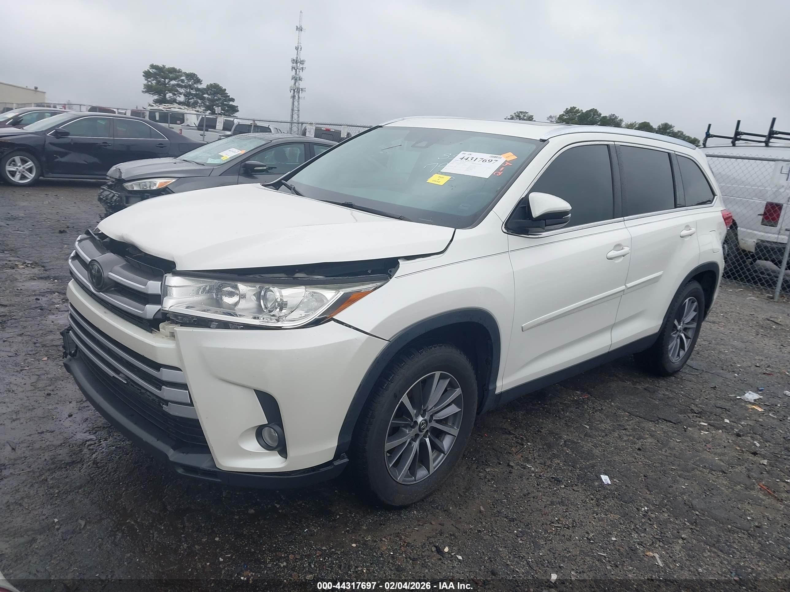TOYOTA HIGHLANDER image 2