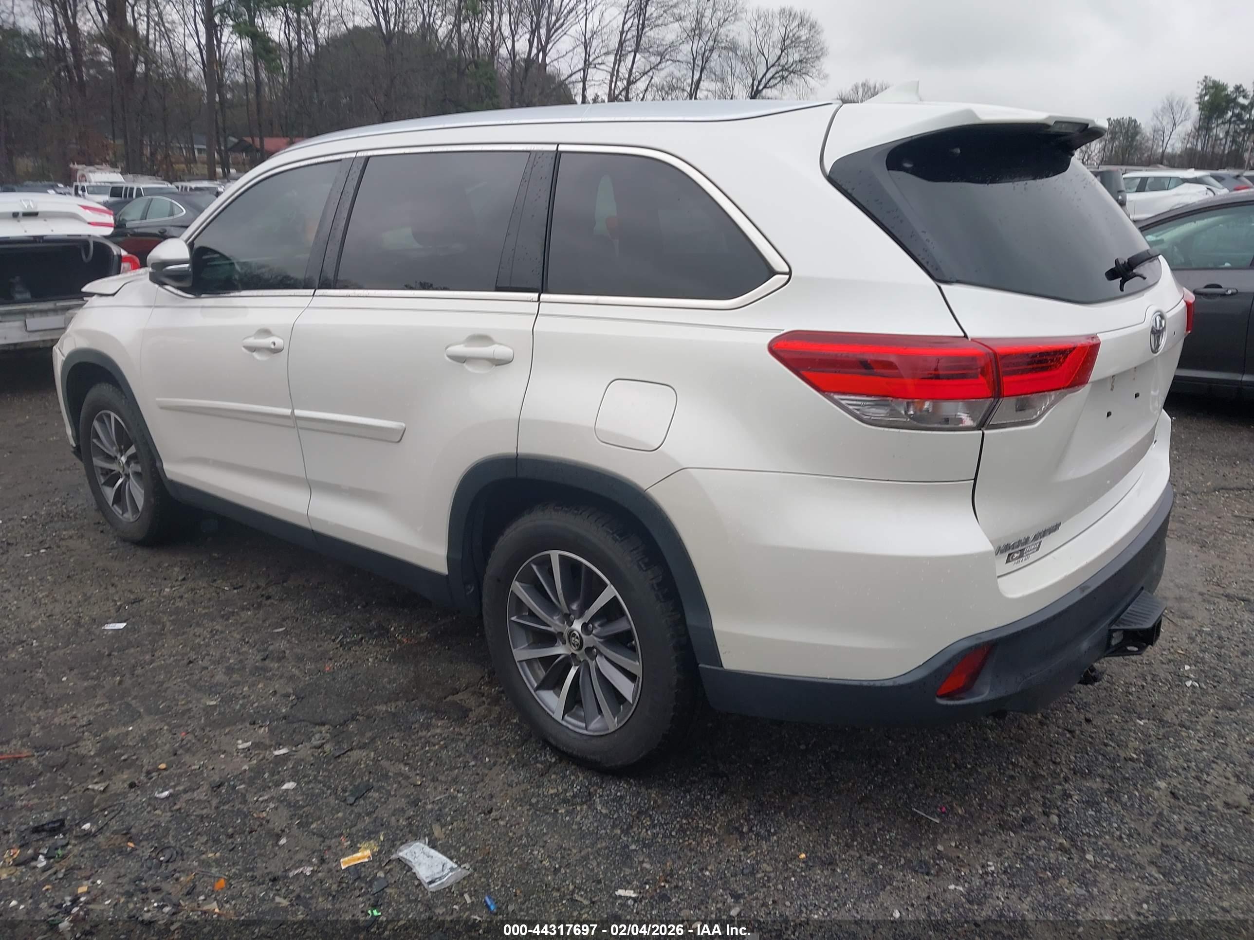 TOYOTA HIGHLANDER image 3