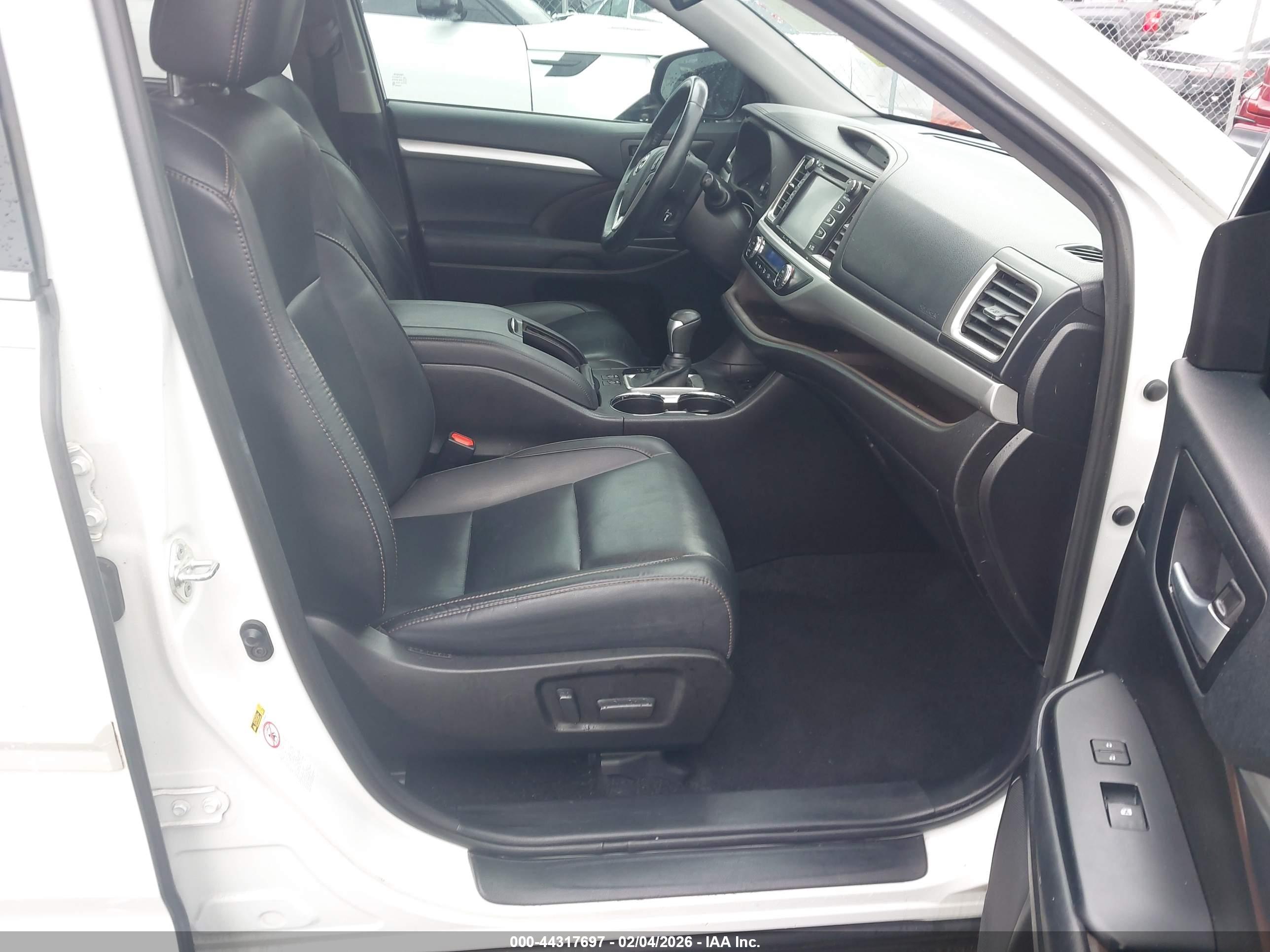 TOYOTA HIGHLANDER image 5