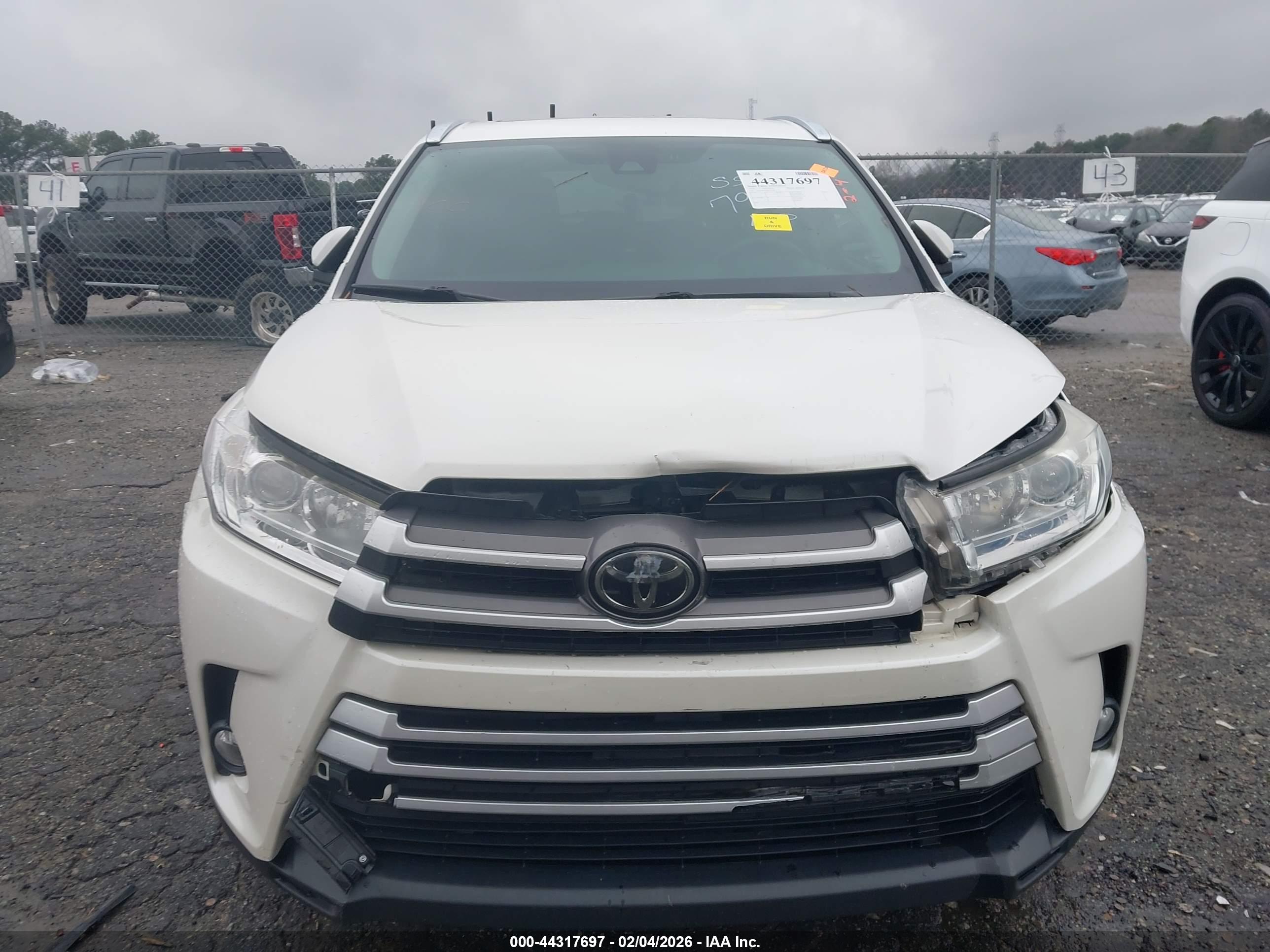 TOYOTA HIGHLANDER image 6