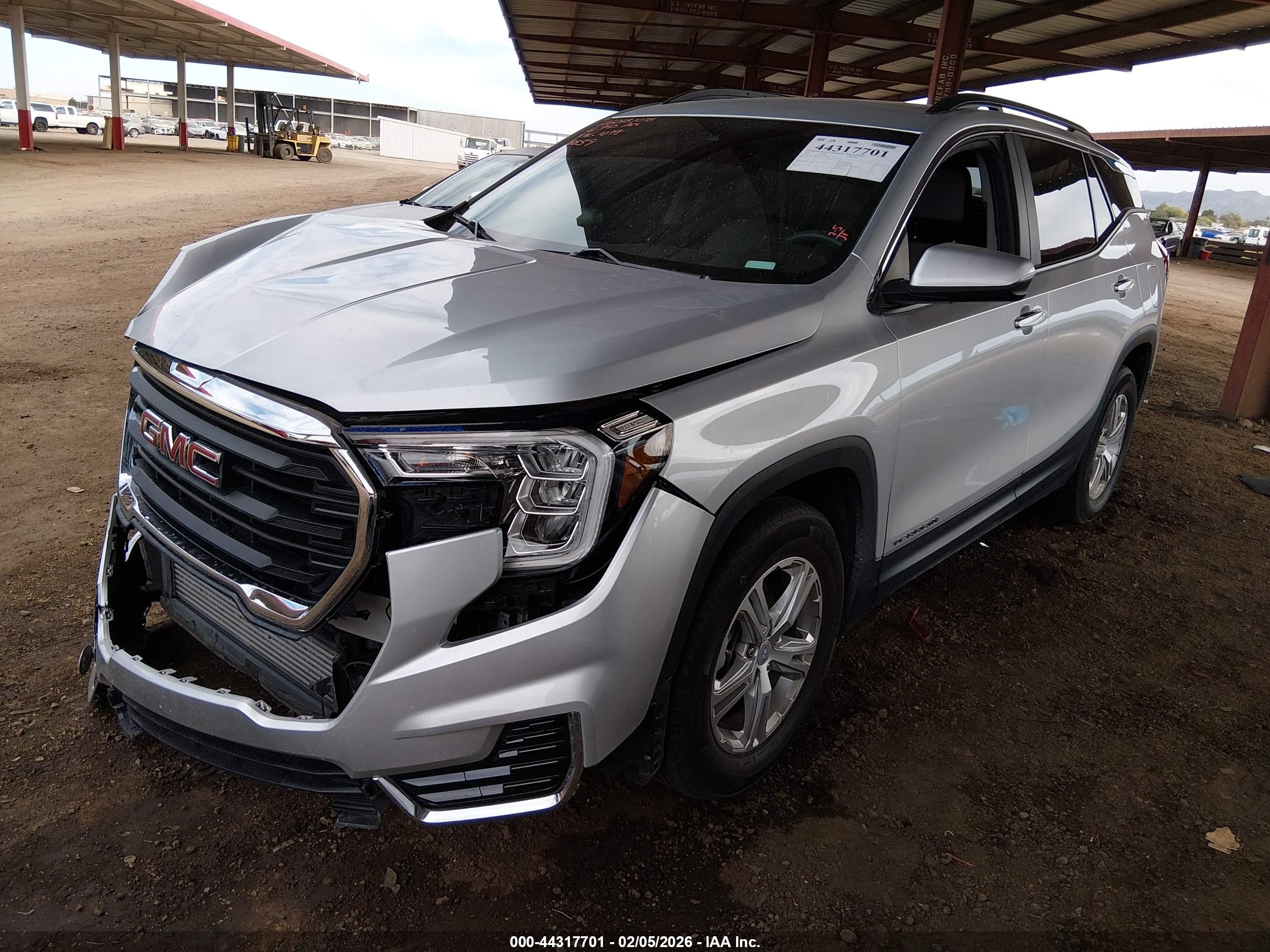 GMC TERRAIN image 2
