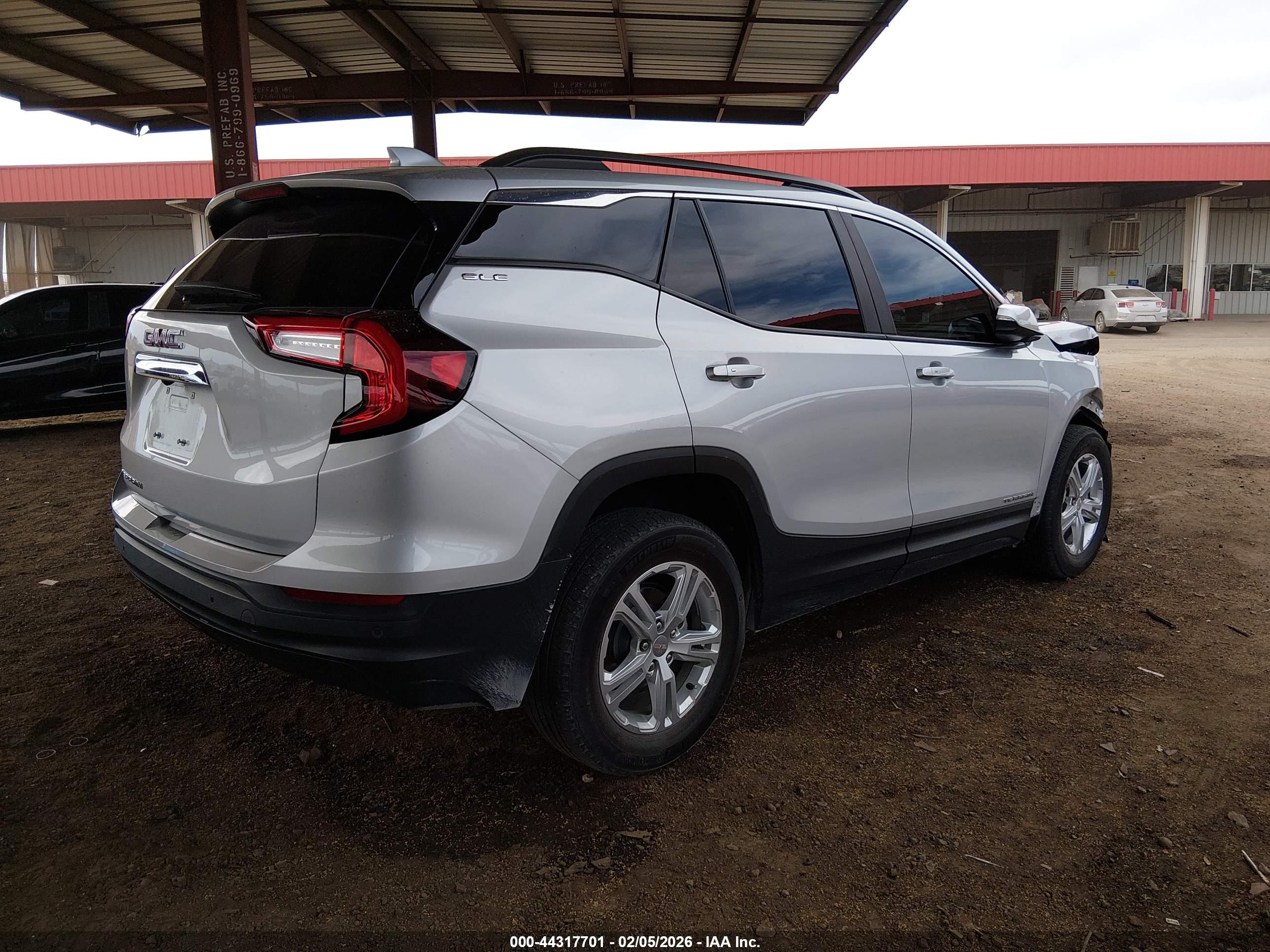 GMC TERRAIN image 4