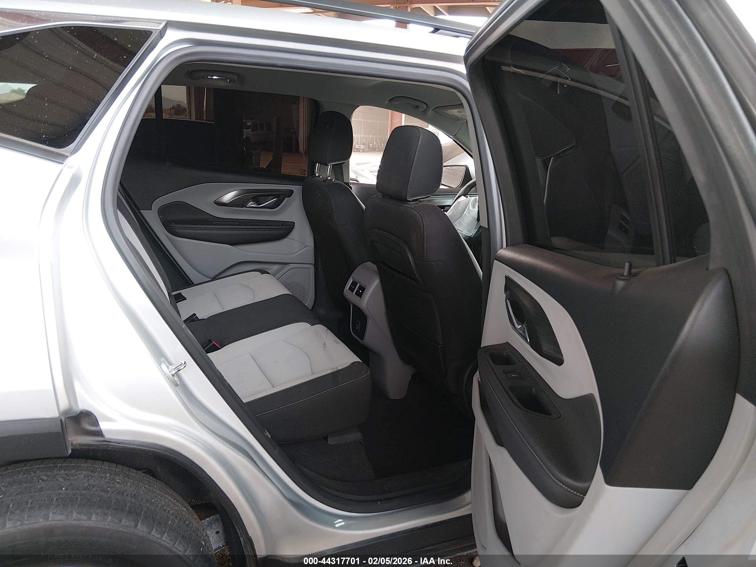 GMC TERRAIN image 8