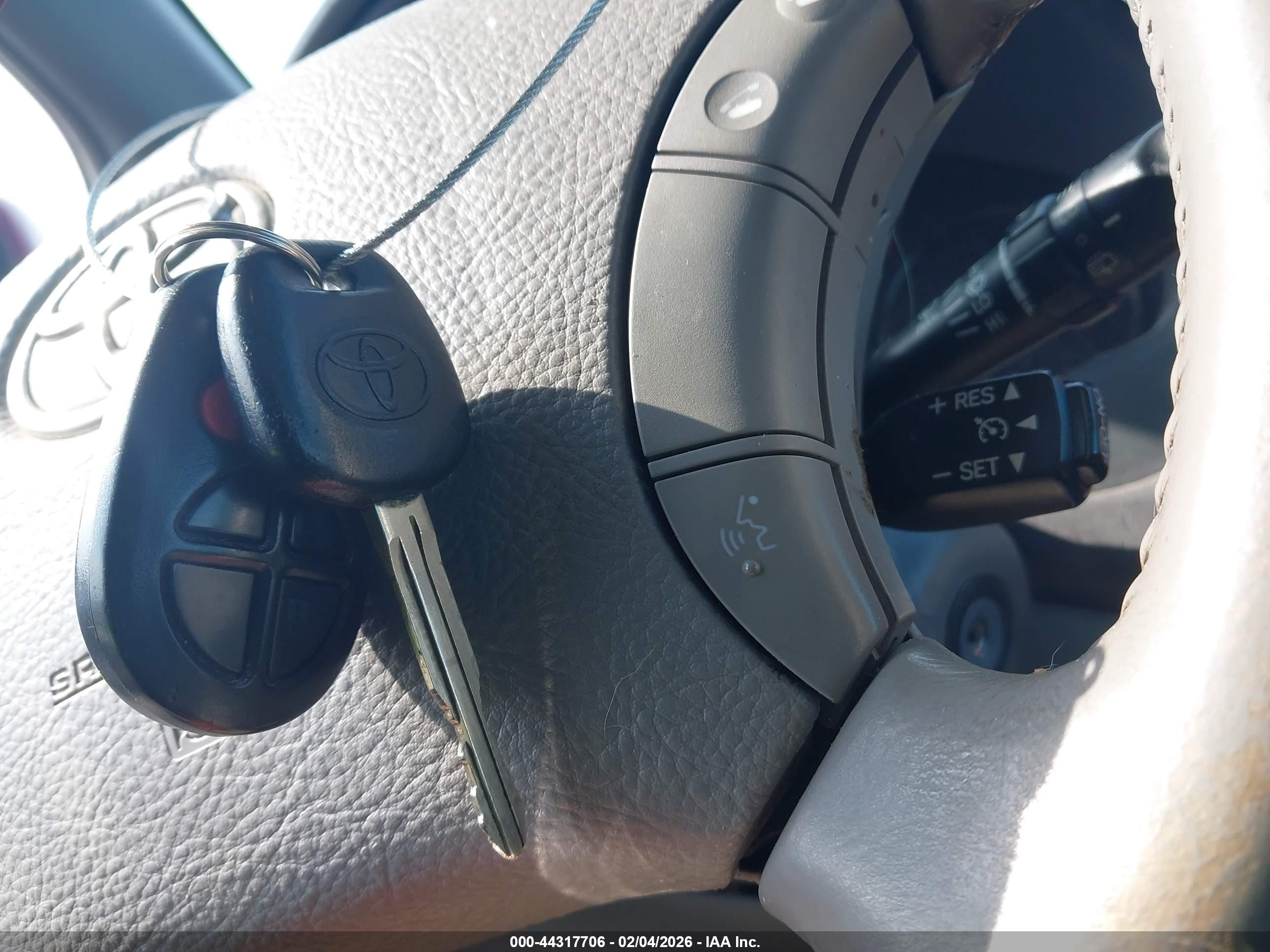 TOYOTA SIENNA image 11