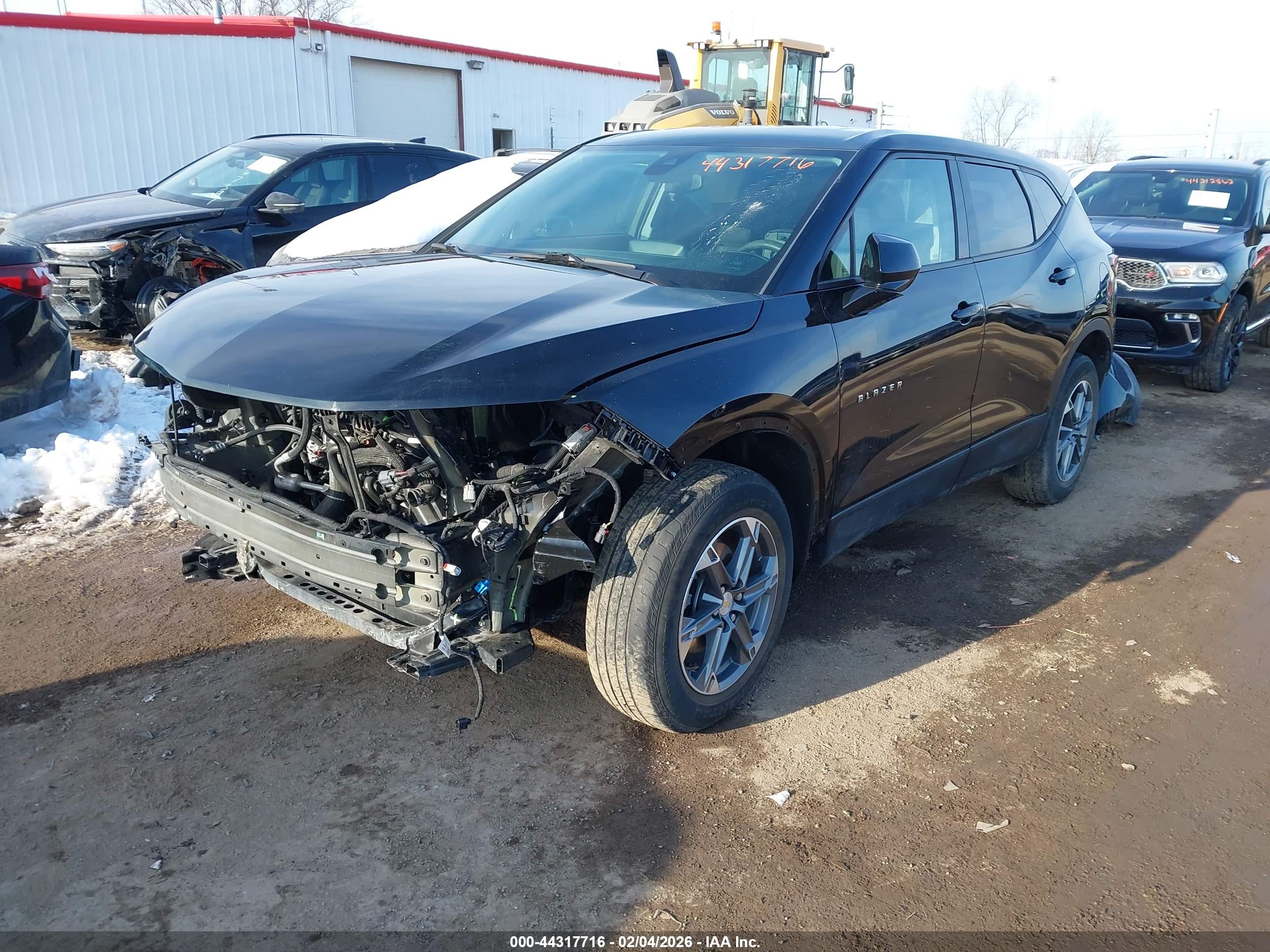 CHEVROLET BLAZER image 2