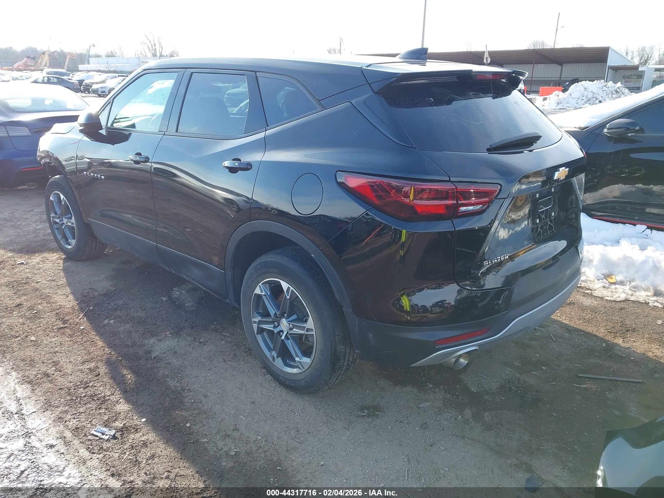 CHEVROLET BLAZER image 3